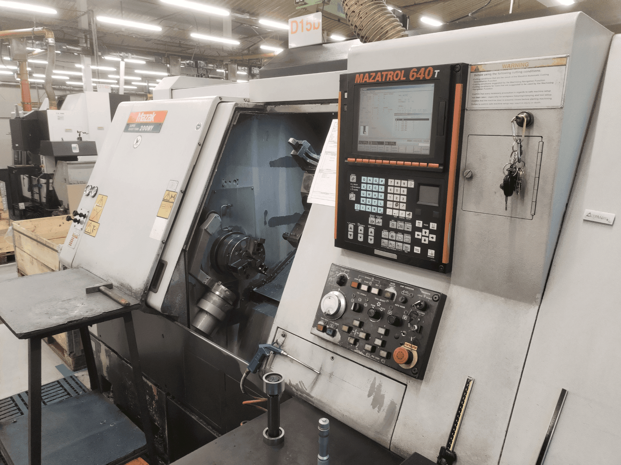 Vista Frontal da Mazak SQT-200MY máquina