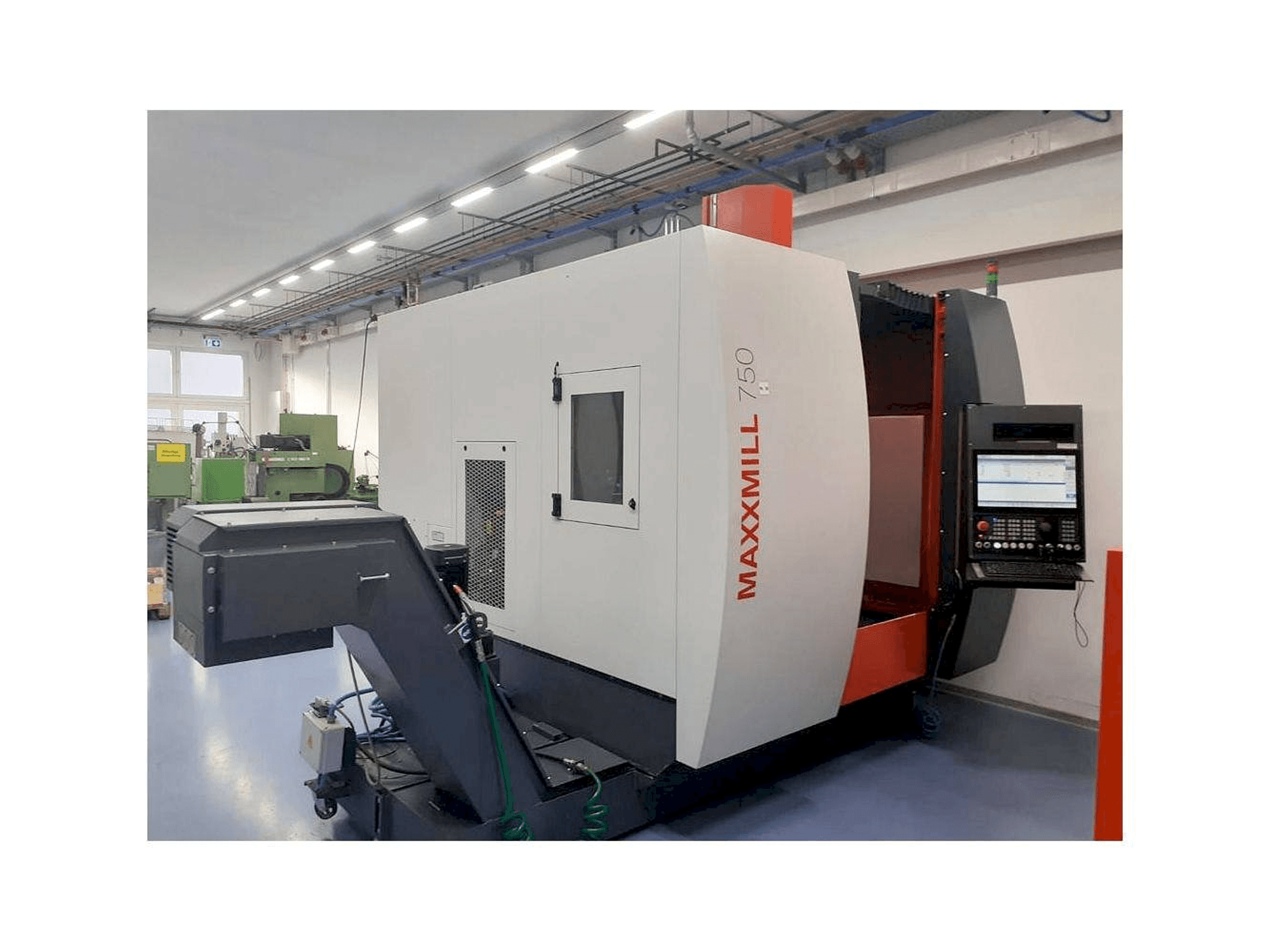 Vista Frontal da EMCO Maxxmill 750 máquina