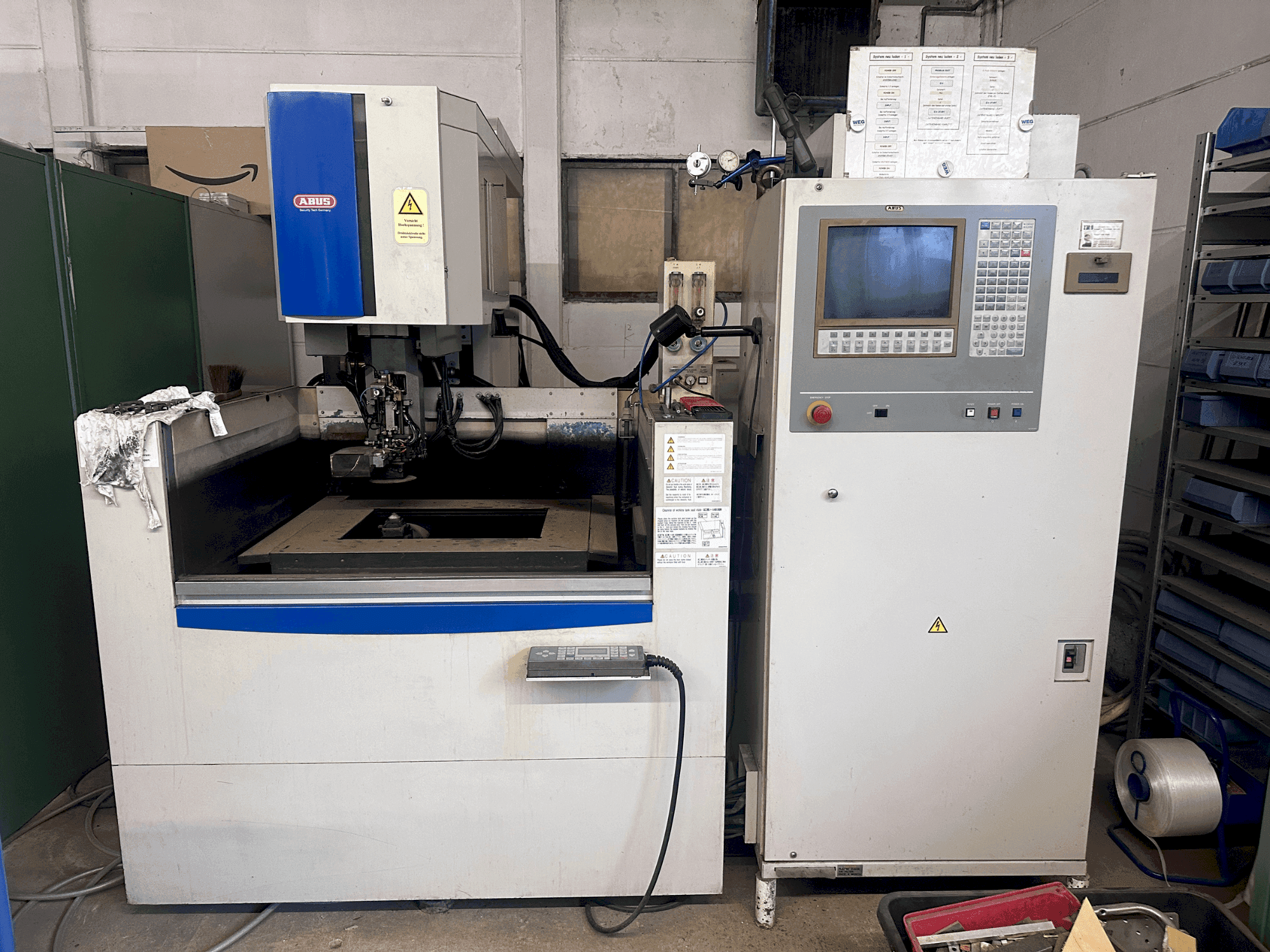 Vista Frontal da Mitsubishi FX20K máquina