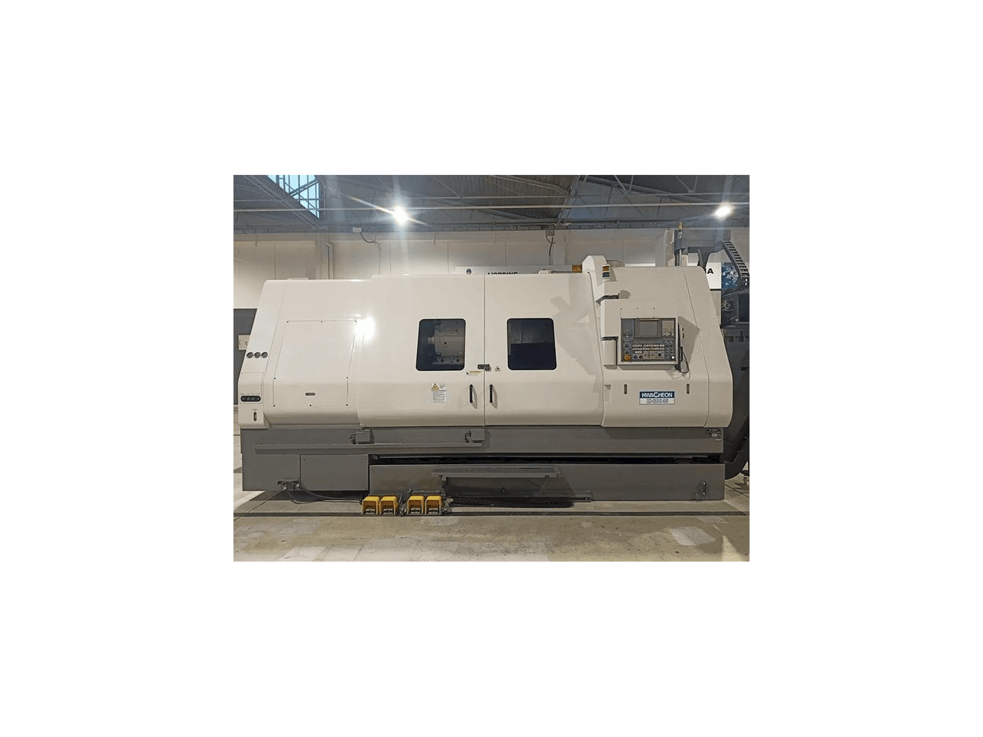 Vista Frontal da HWACHEON HI-ECO 45 máquina