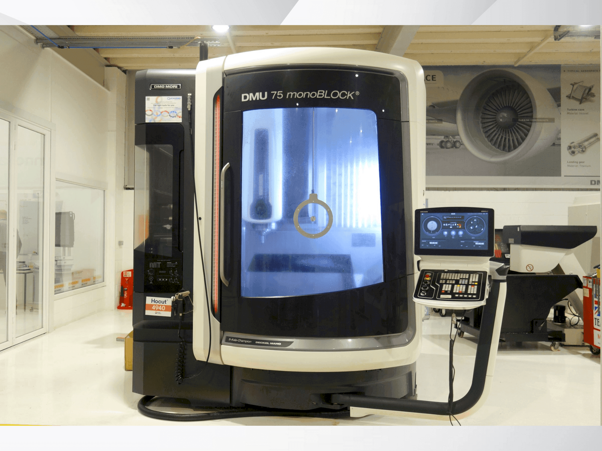 Vista Frontal da DMG MORI DMU 75 Monoblock máquina