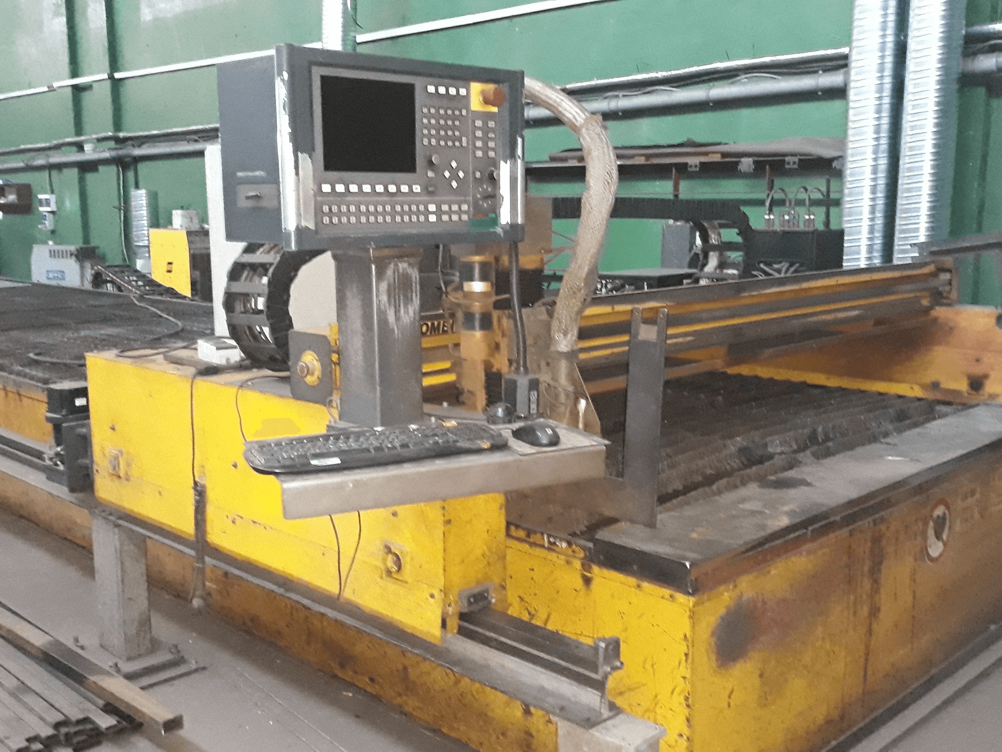 Vista Frontal da ESAB CXD-P 3000 máquina