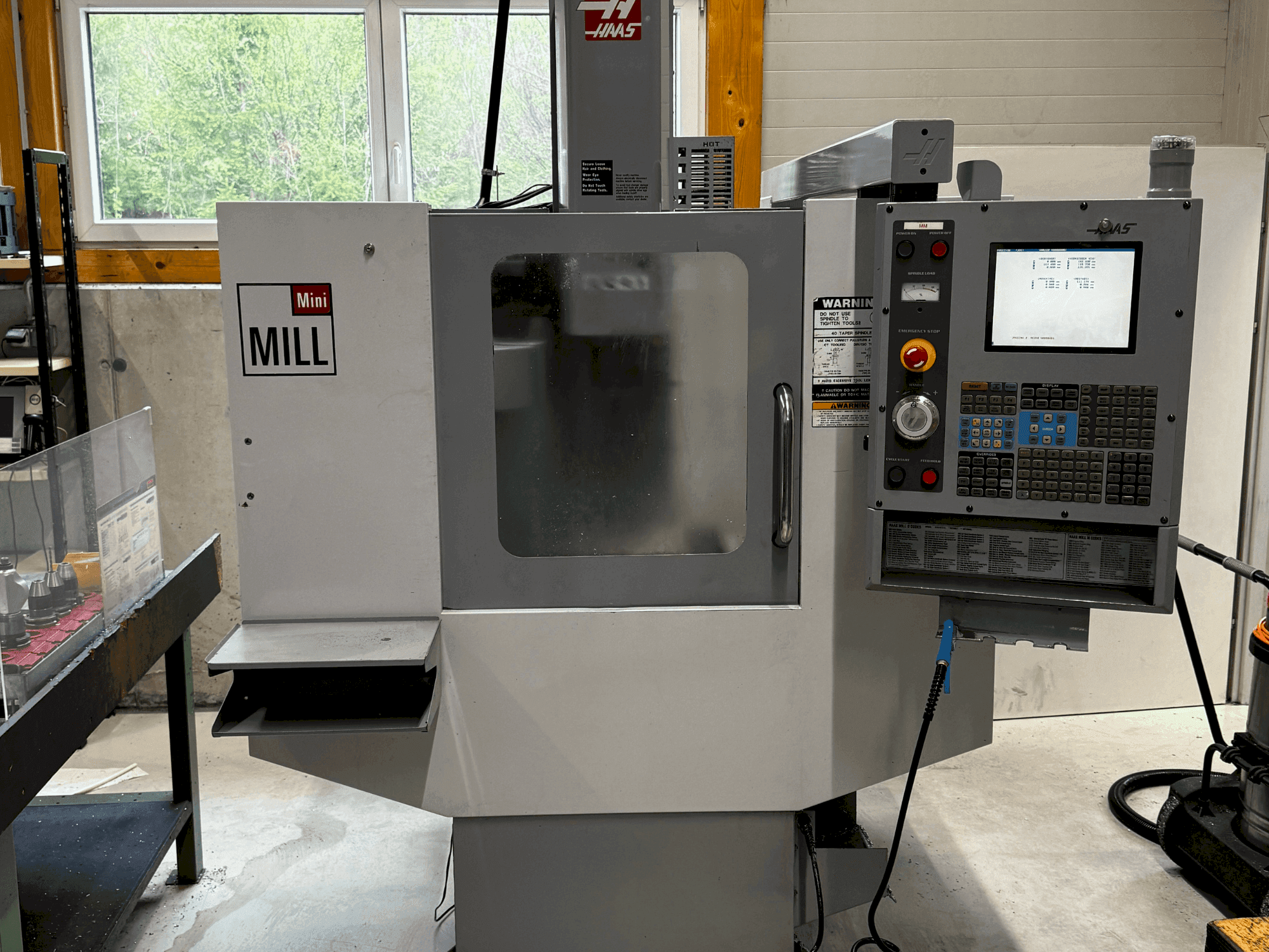 Vista Frontal da HAAS Mini-Mill HE máquina