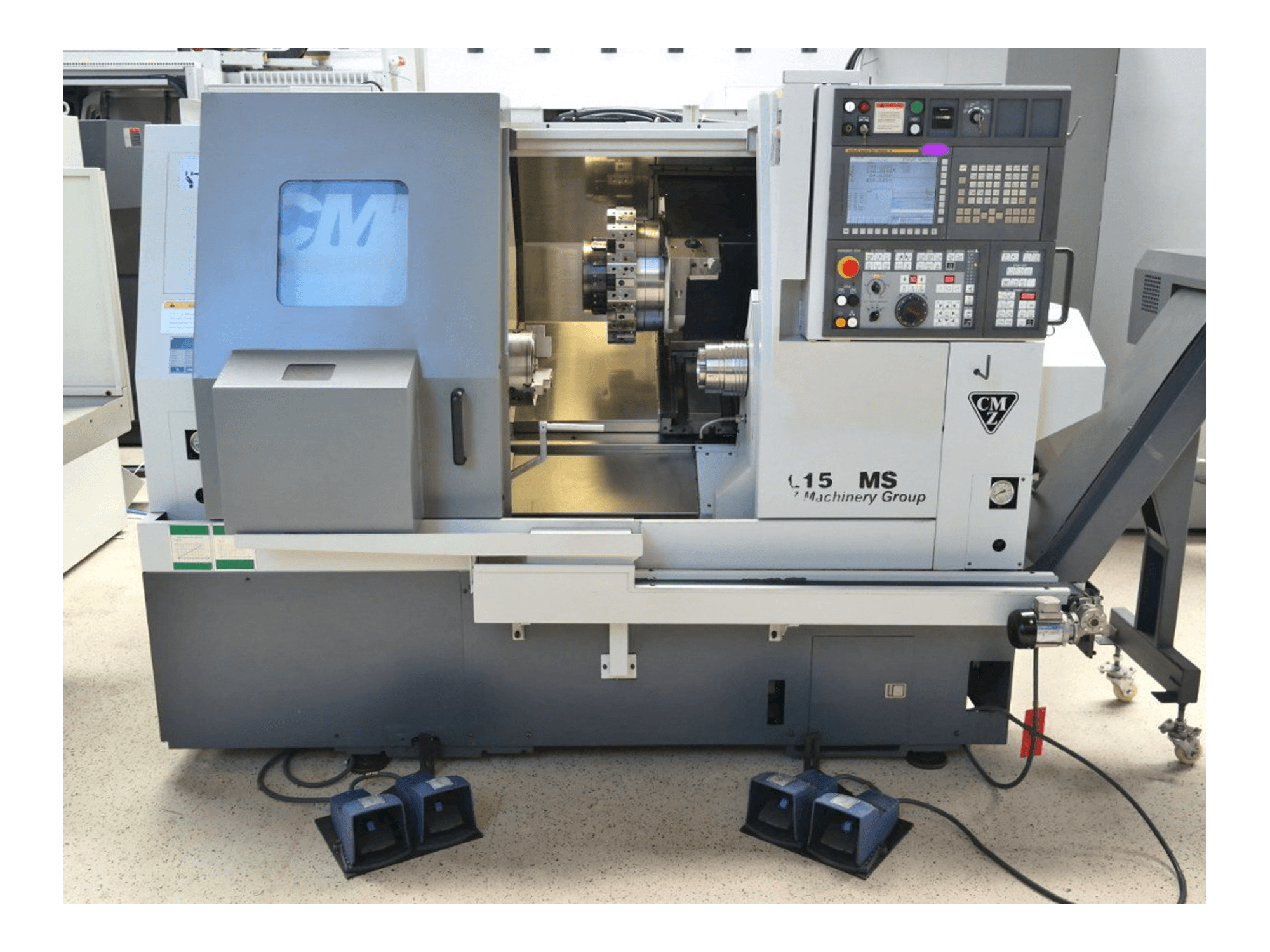 Vista Frontal da CMZ TL 15 SMC máquina