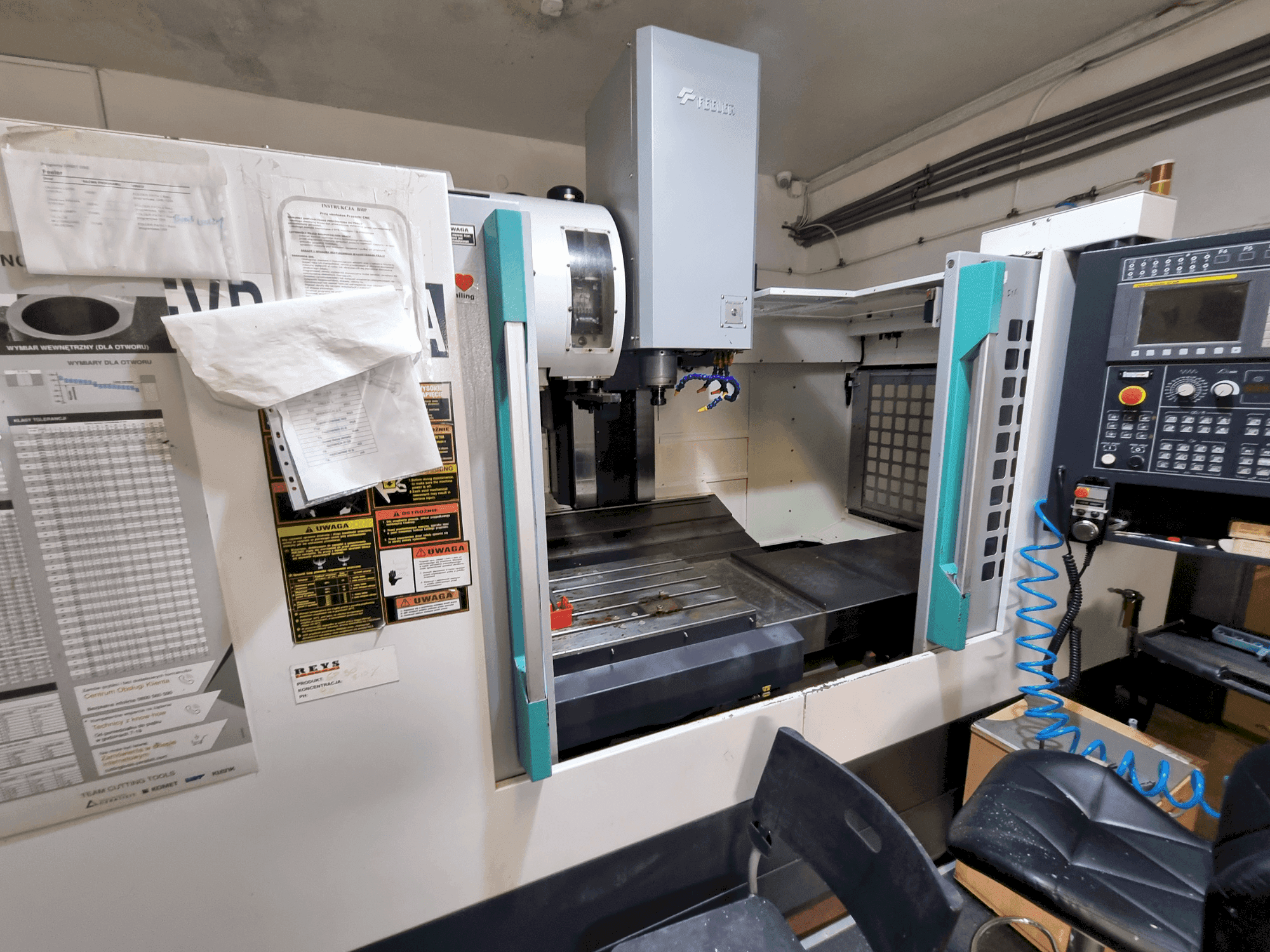 Vista Frontal da Feeler FVP1300A máquina