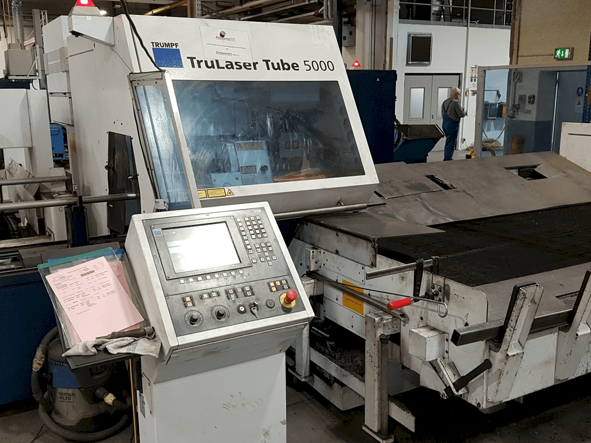 Vista Frontal da Trumpf TruLaser Tube 5000 máquina