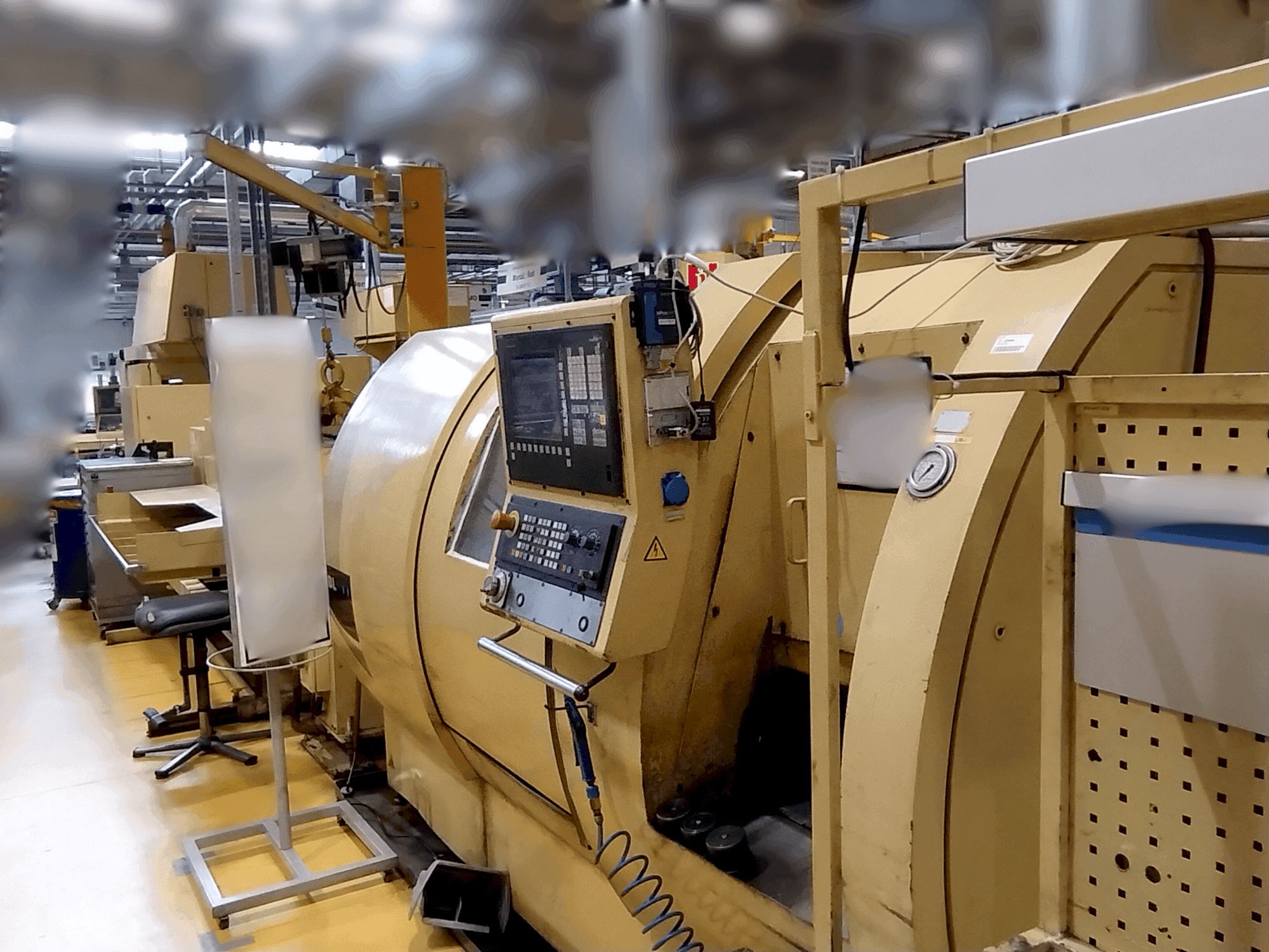 Vista Frontal da TRENS SBL 500 CNC máquina