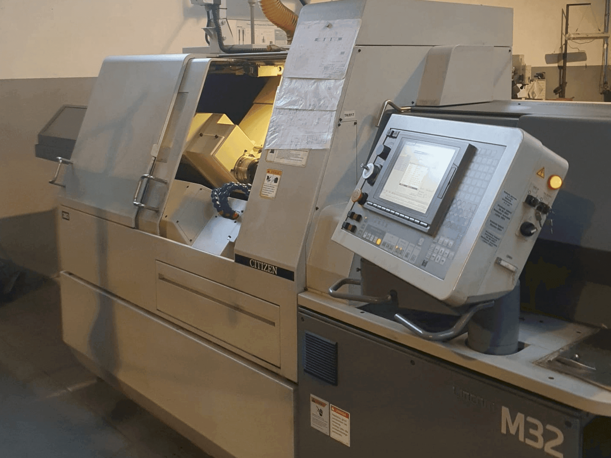 Vista Frontal da Citizen M32 máquina
