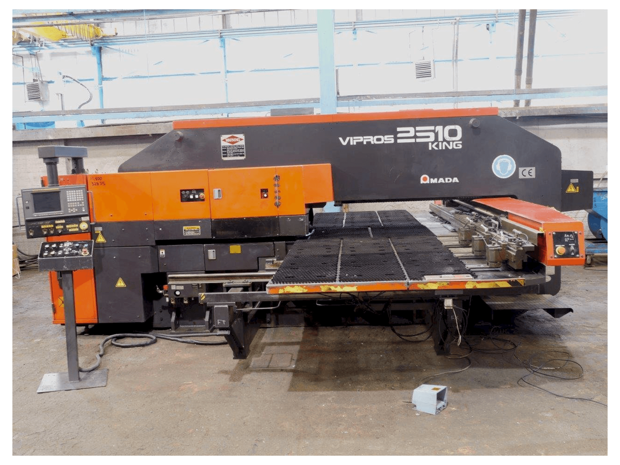 Vista Frontal da AMADA Vipros S2510 máquina