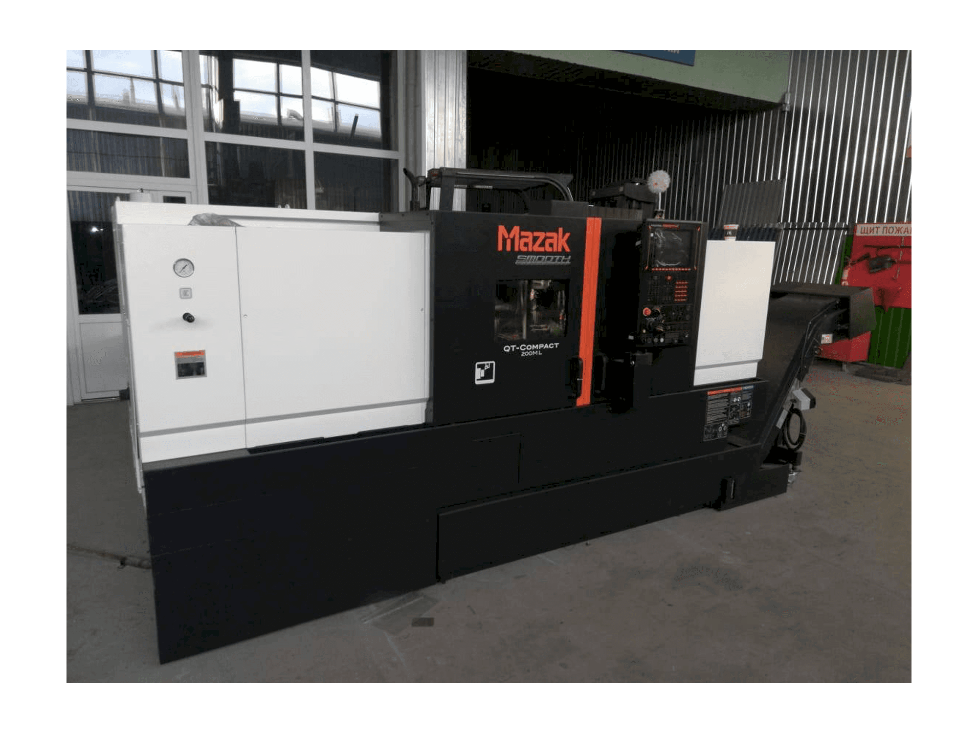 Vista Frontal da Mazak QT- COMPACT 200ML máquina