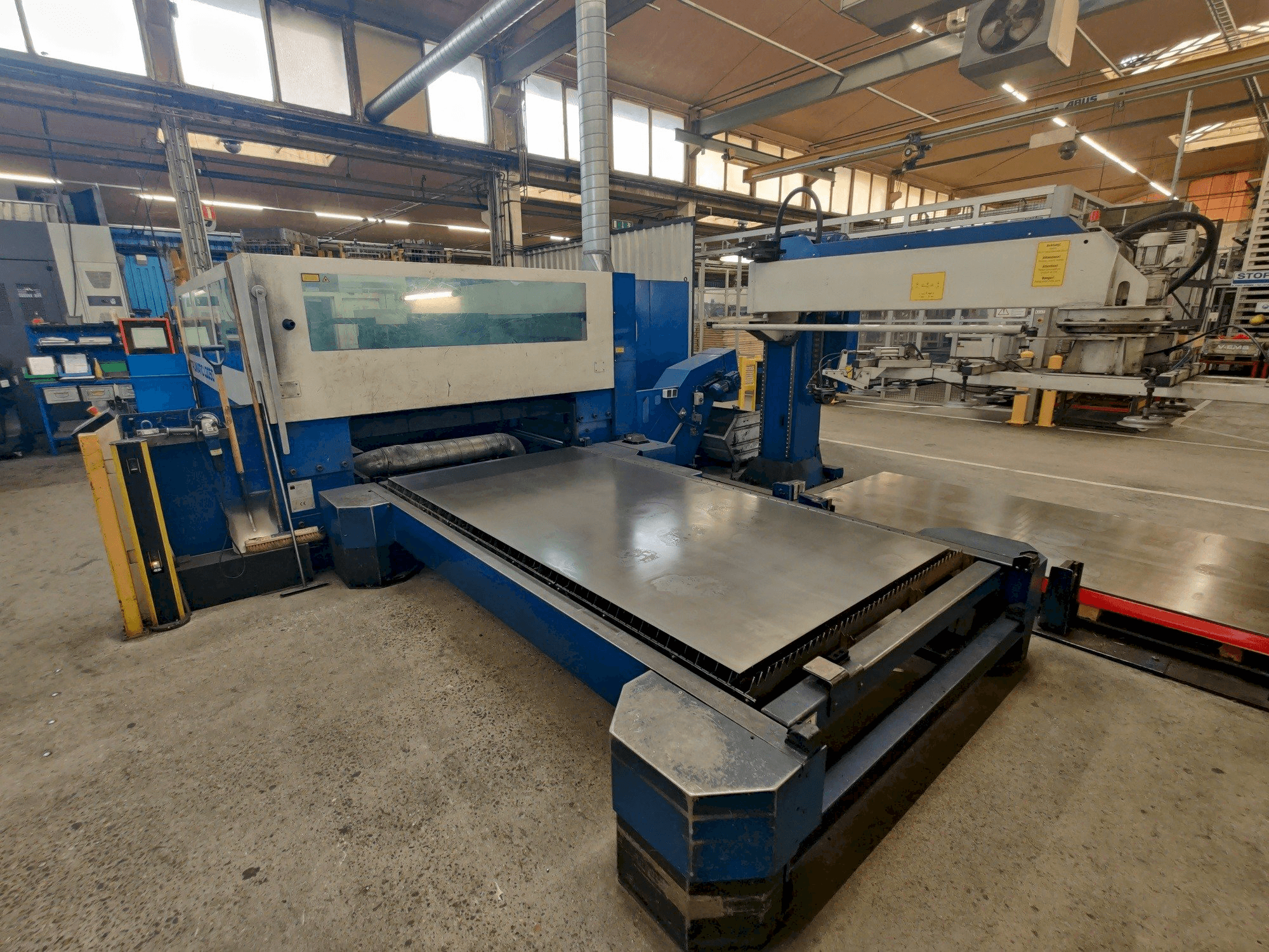 Vista Frontal da Trumpf Trumatic L3050 máquina