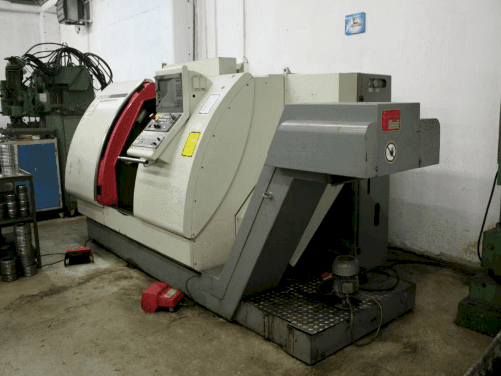 Vista Frontal da Gildemeister CTX 400 E máquina