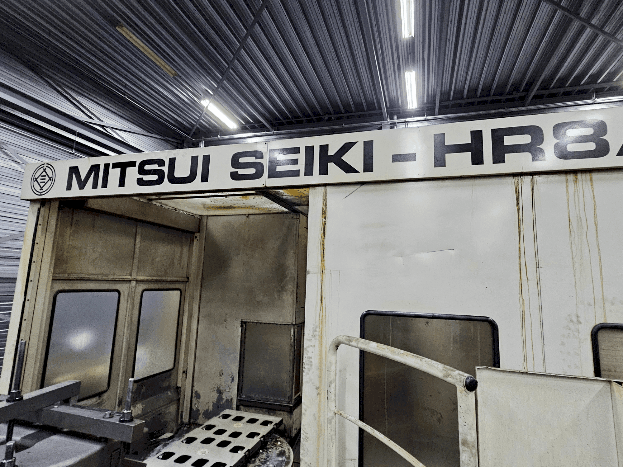 Vista Frontal da Mitsui Seiki HR8A máquina