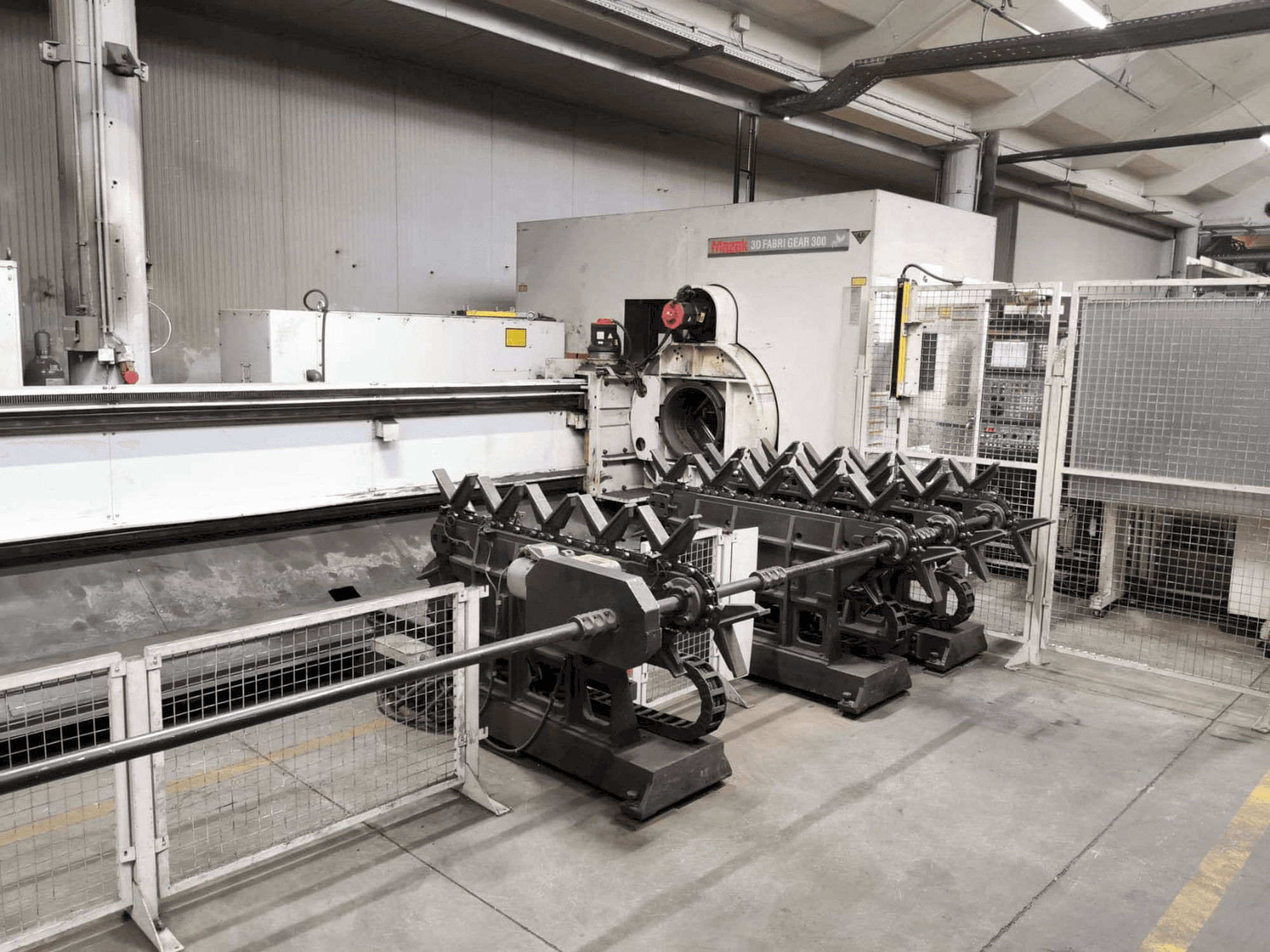 Vista Frontal da Mazak 3D Fabri Gear 300V máquina