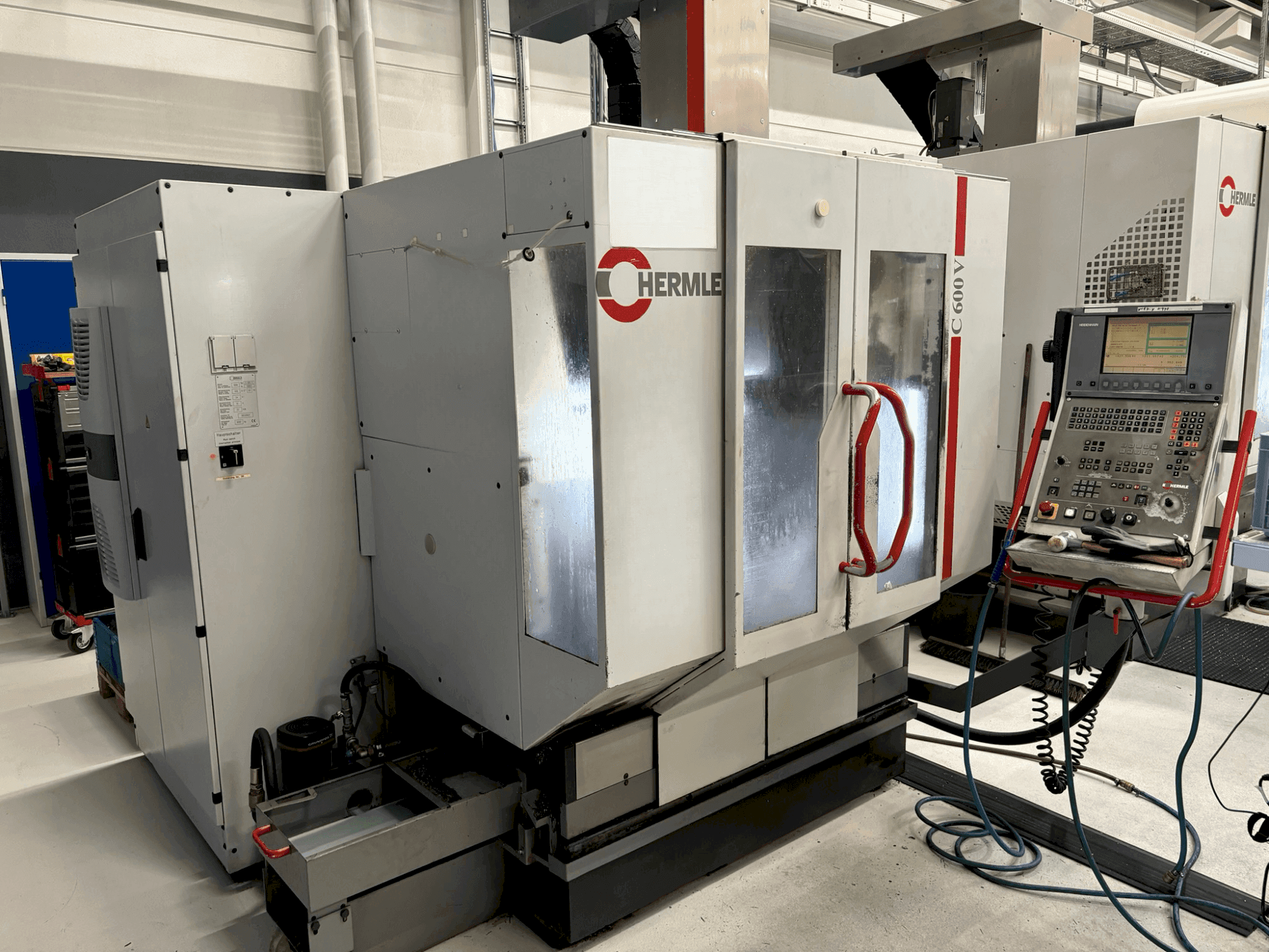 Vista Frontal da HERMLE C 600 V máquina
