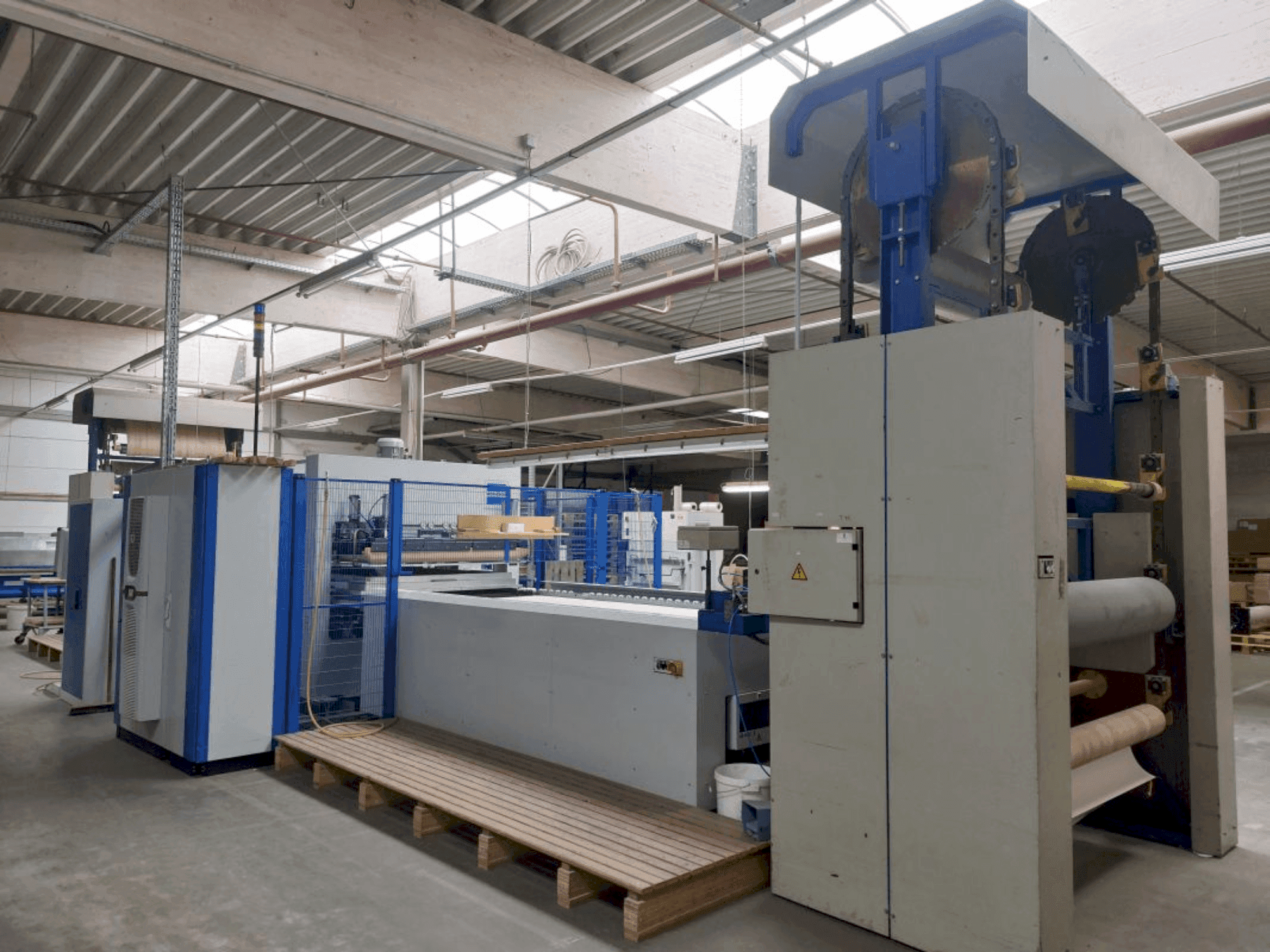 Vista Frontal da WEMHÖNER Variopress Basic 1000S máquina