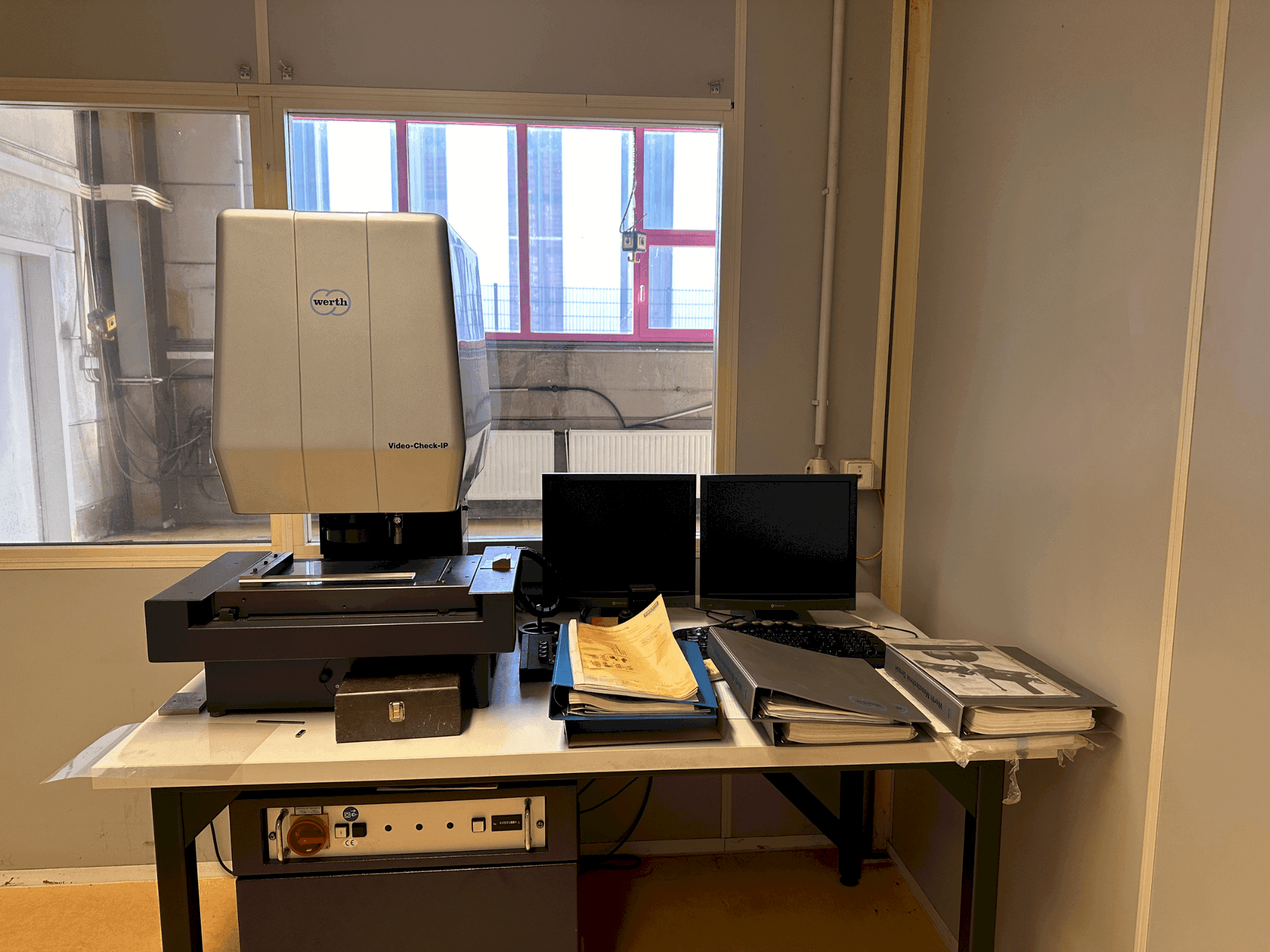 Vista Frontal da Werth Video-Check IP 250x125 3D CNC máquina