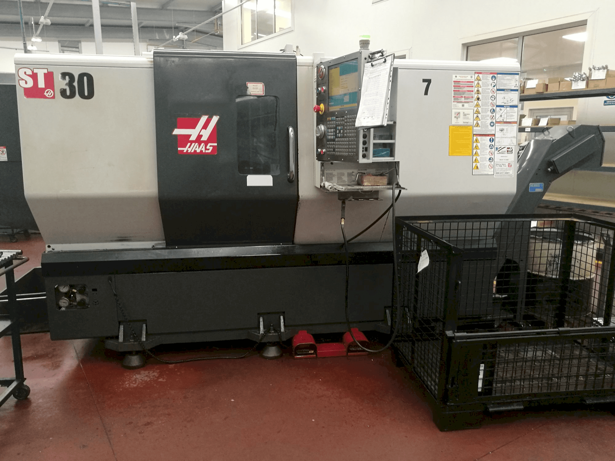 Vista Frontal da HAAS ST-30 máquina