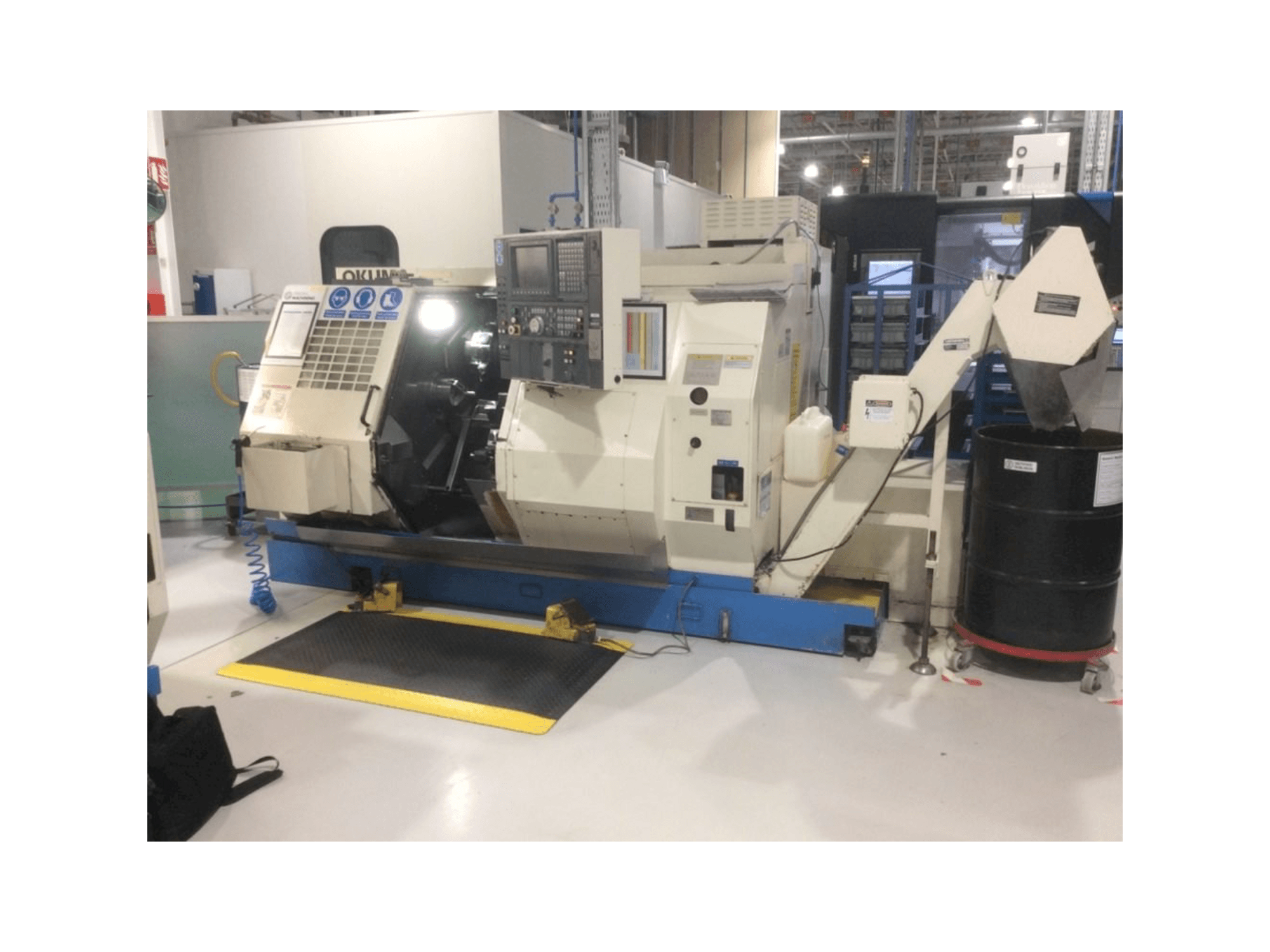 Vista Frontal da Okuma LT 10 máquina