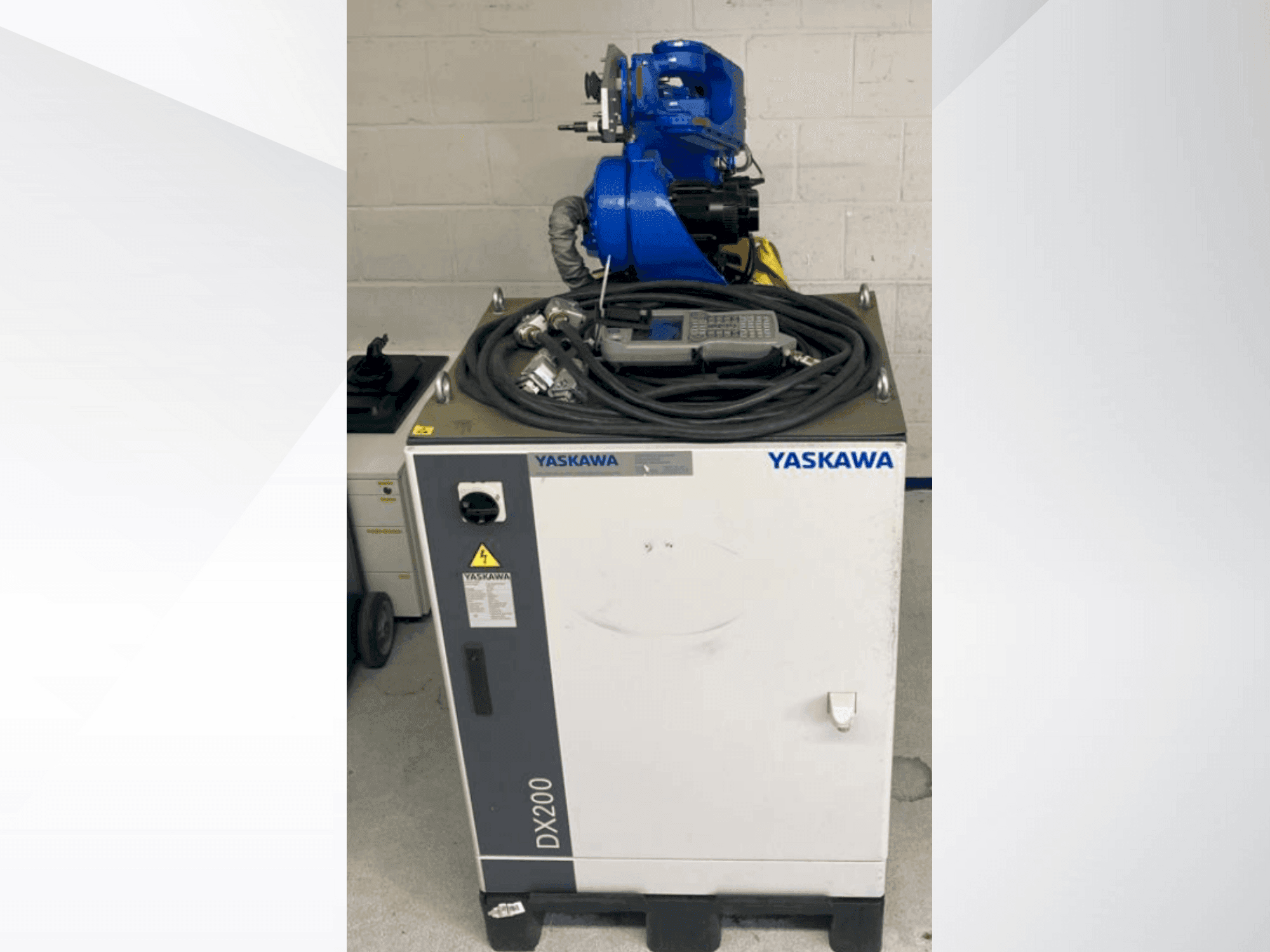 Vista Frontal da Yaskawa Motoman YR-MH00024-A00 máquina