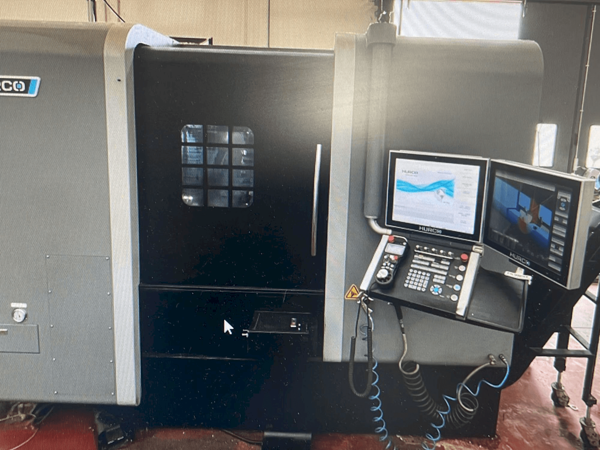 Vista Frontal da Hurco TMX8MYSi máquina