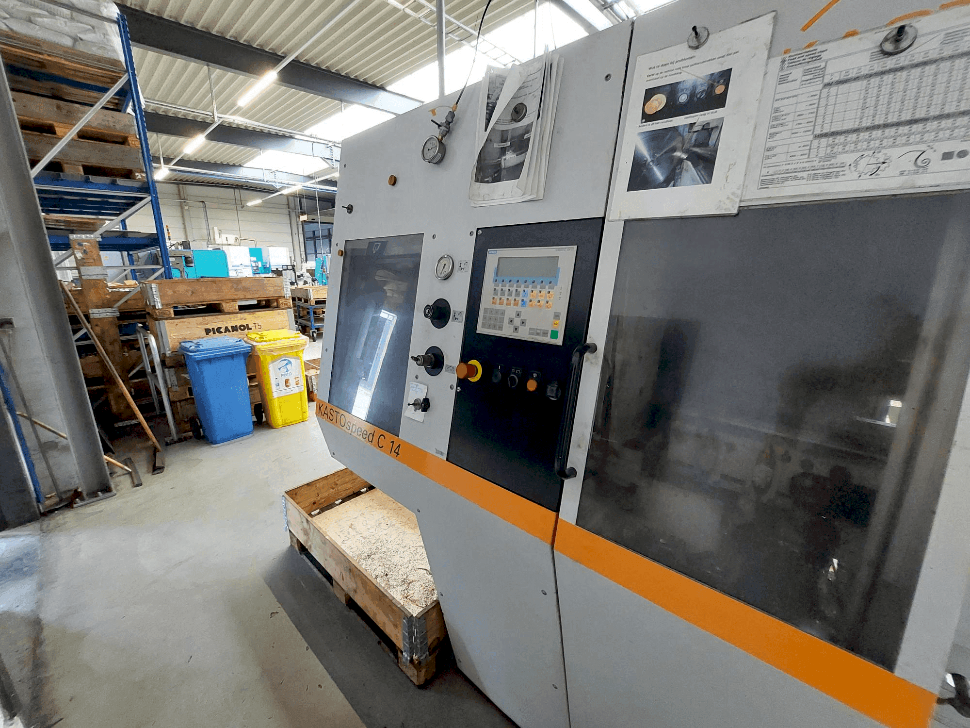 Vista Frontal da KASTO speed C 14 máquina