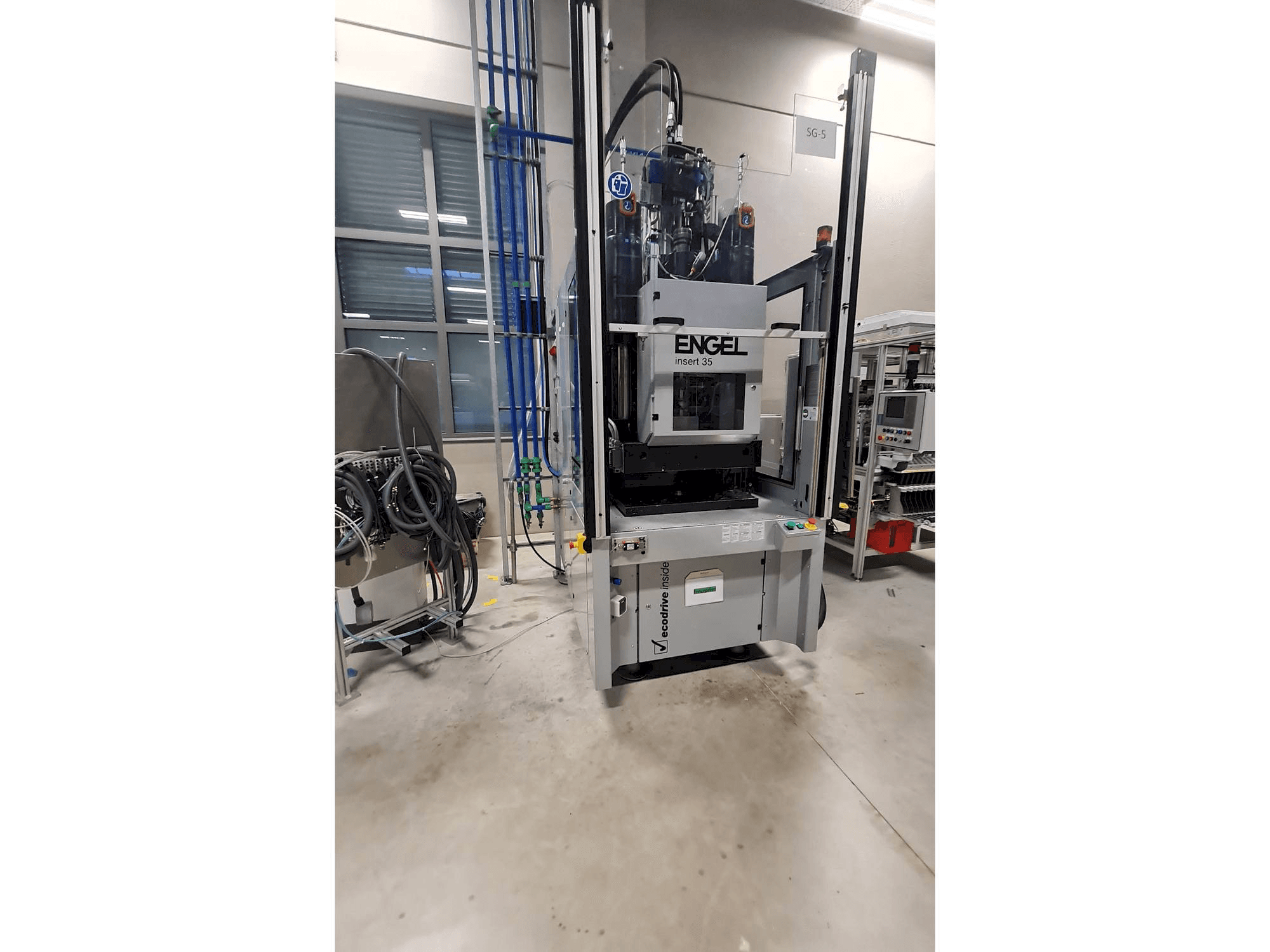 Vista Frontal da Engel insert 60V-35 single XS ecodrive máquina