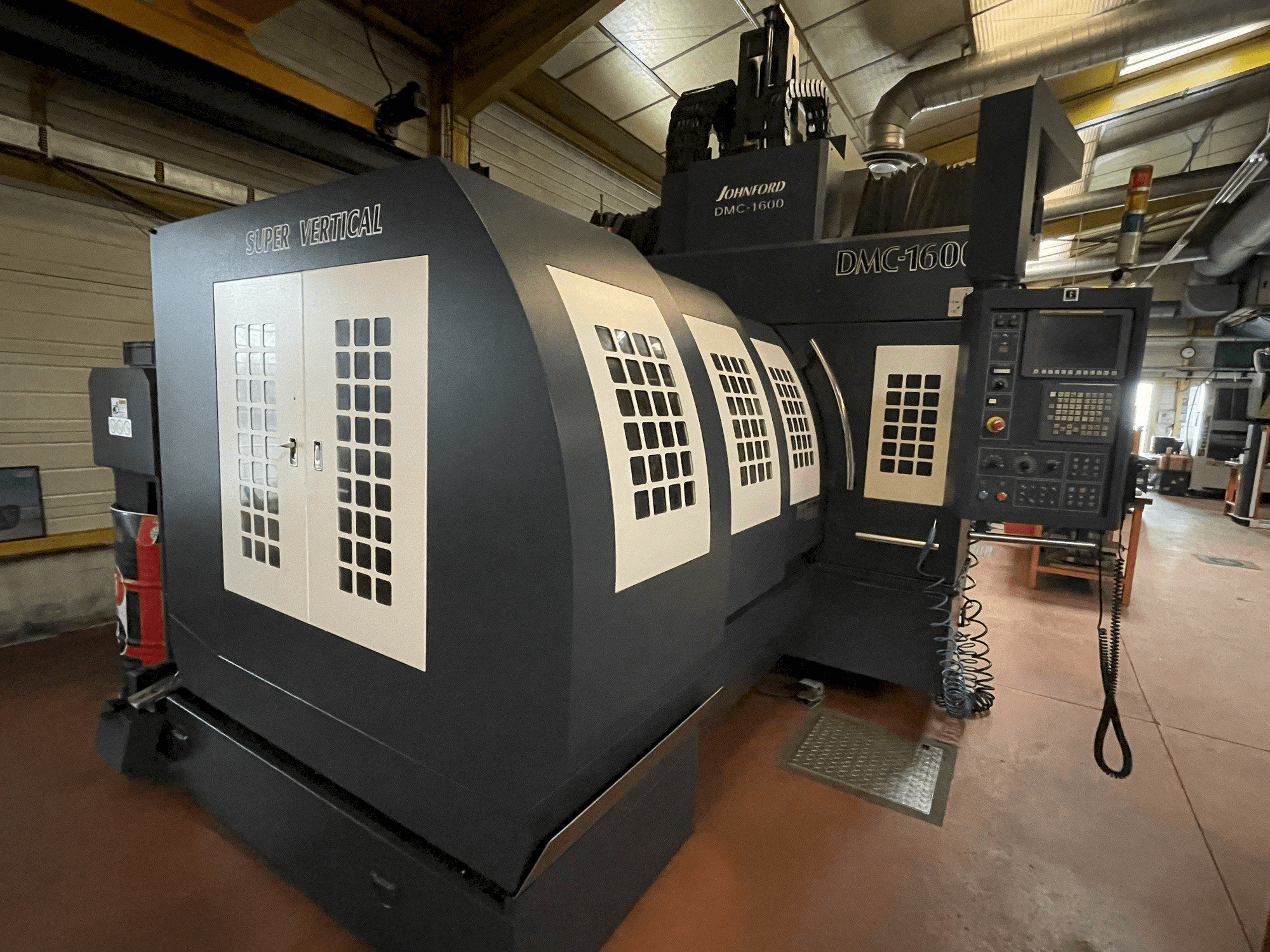 Vista Esquerda da Johnford DMC 1600 máquina