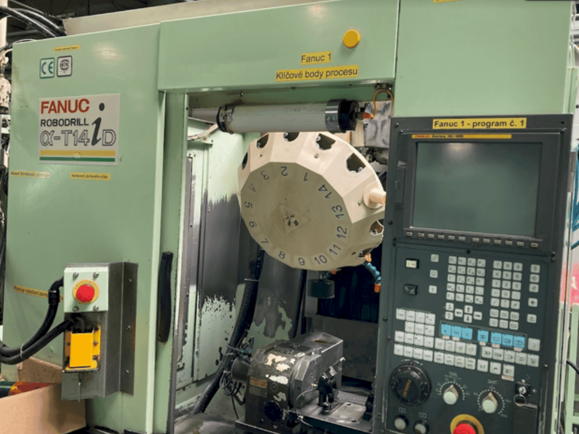 Vista Frontal da FANUC Robodrill Alpha-T14 iD máquina