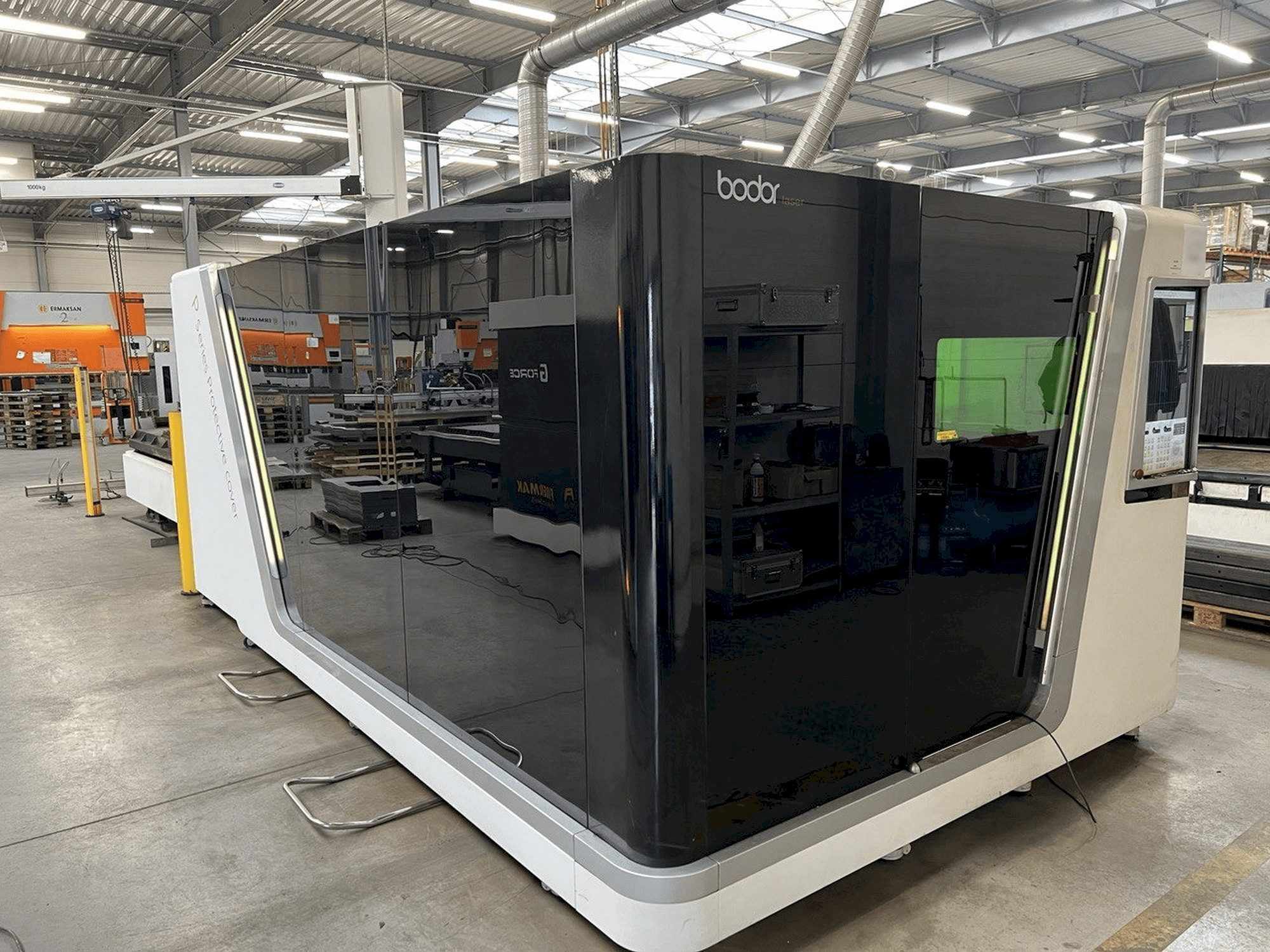 Vista Frontal da Bodor P3015 máquina