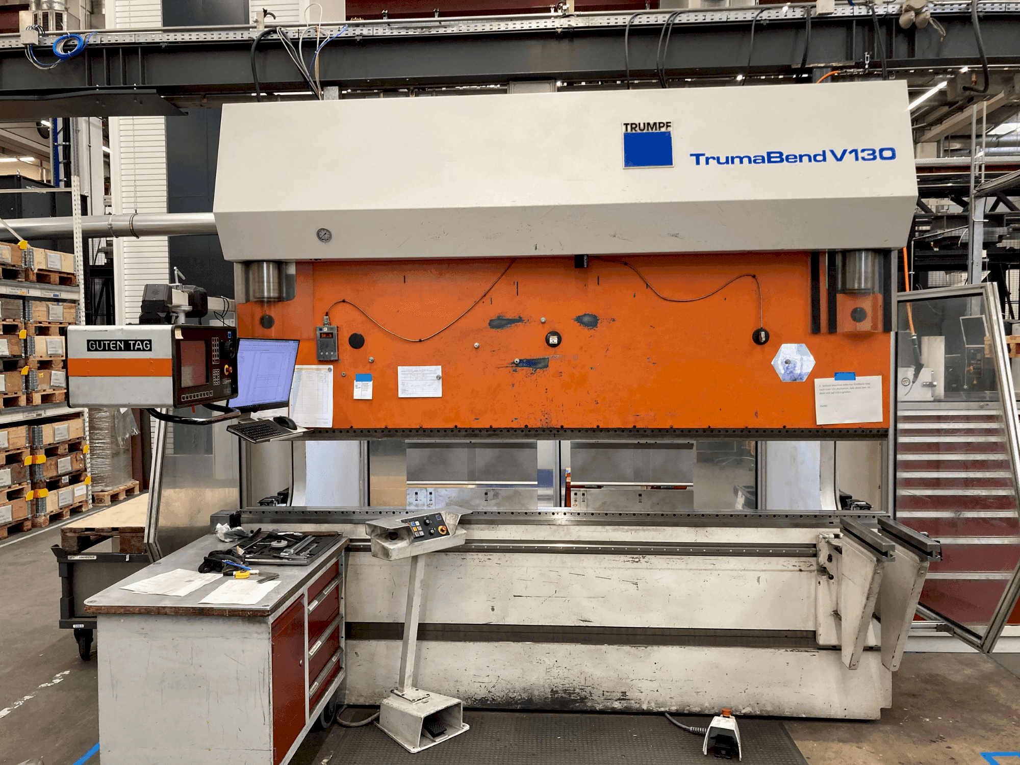 Vista Frontal da TRUMPF TrumaBend V130 máquina