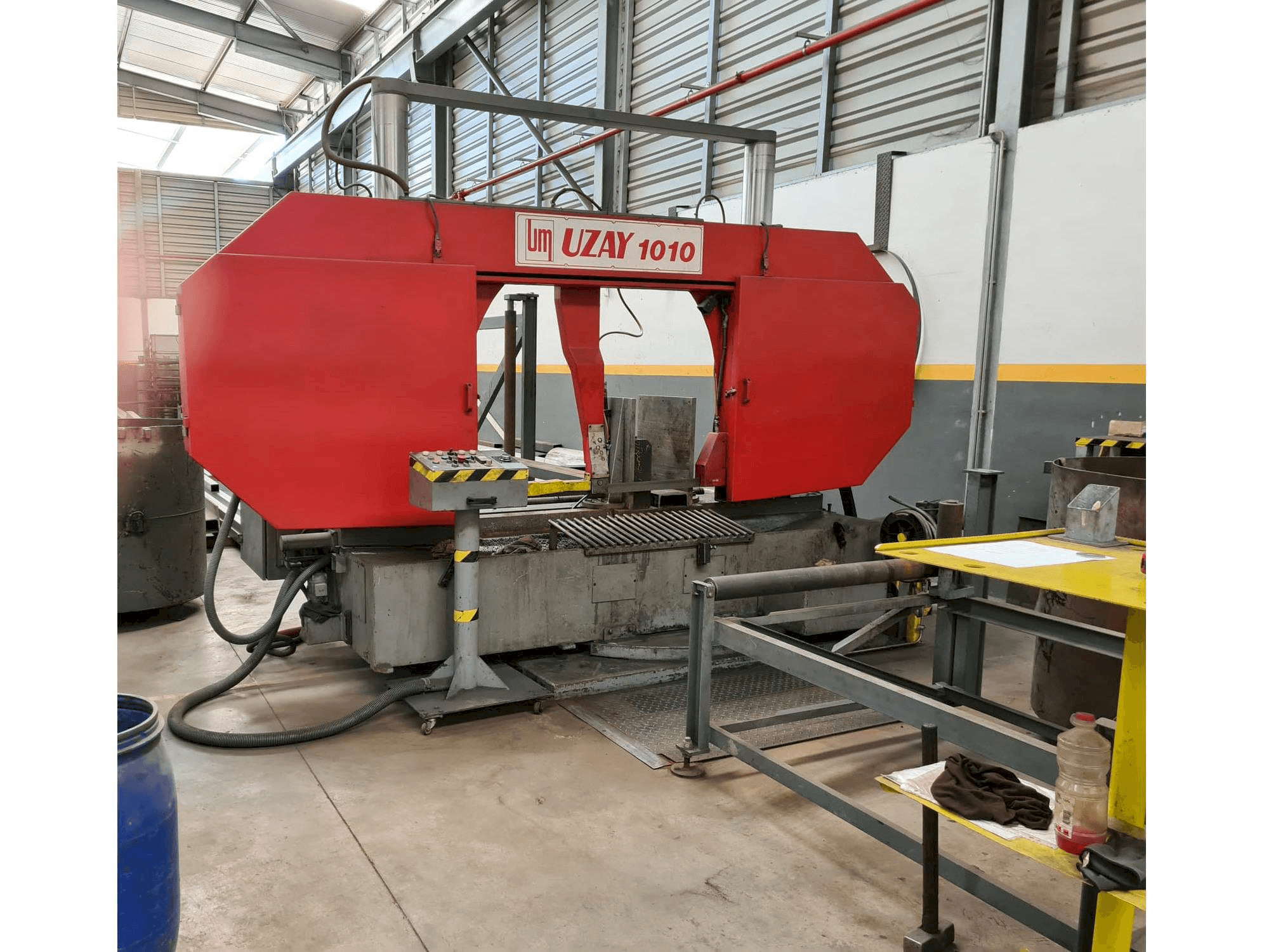 Vista Frontal da UZAY MAKINA UMSY 1010 máquina