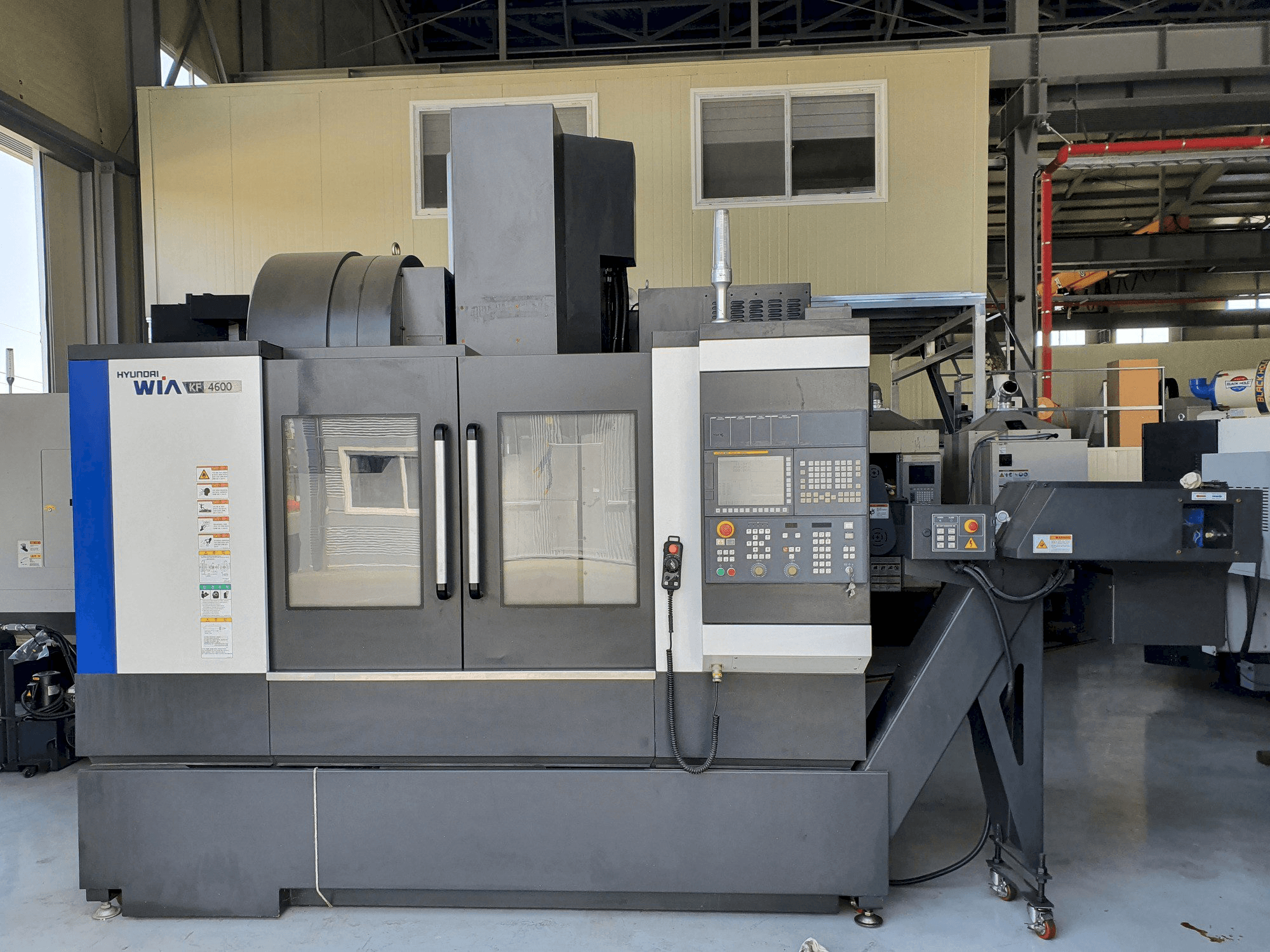 Vista Frontal da Hyundai Wia KF4600 máquina