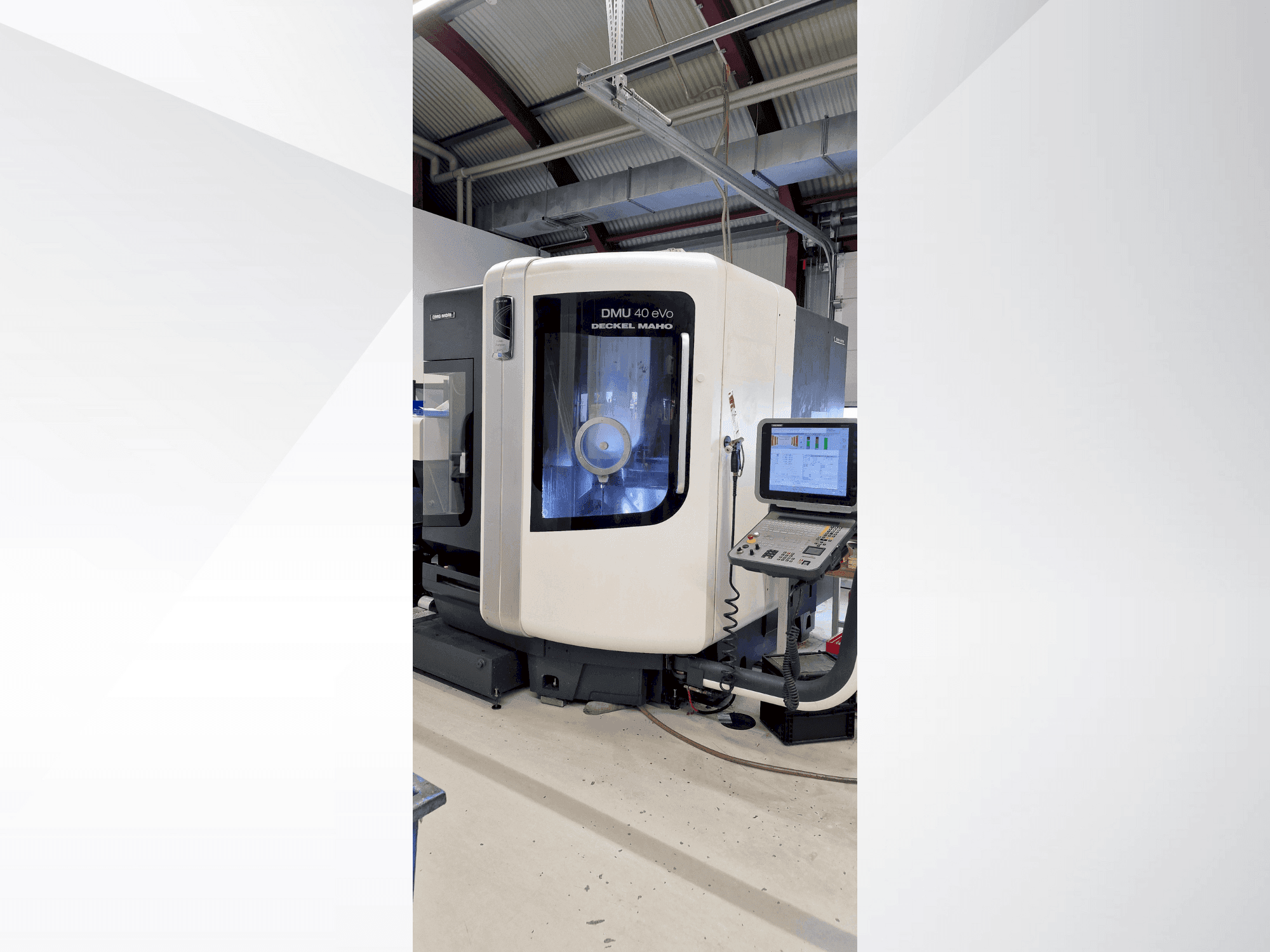 Vista Frontal da DMG DECKEL MAHO DMU 40 evo máquina