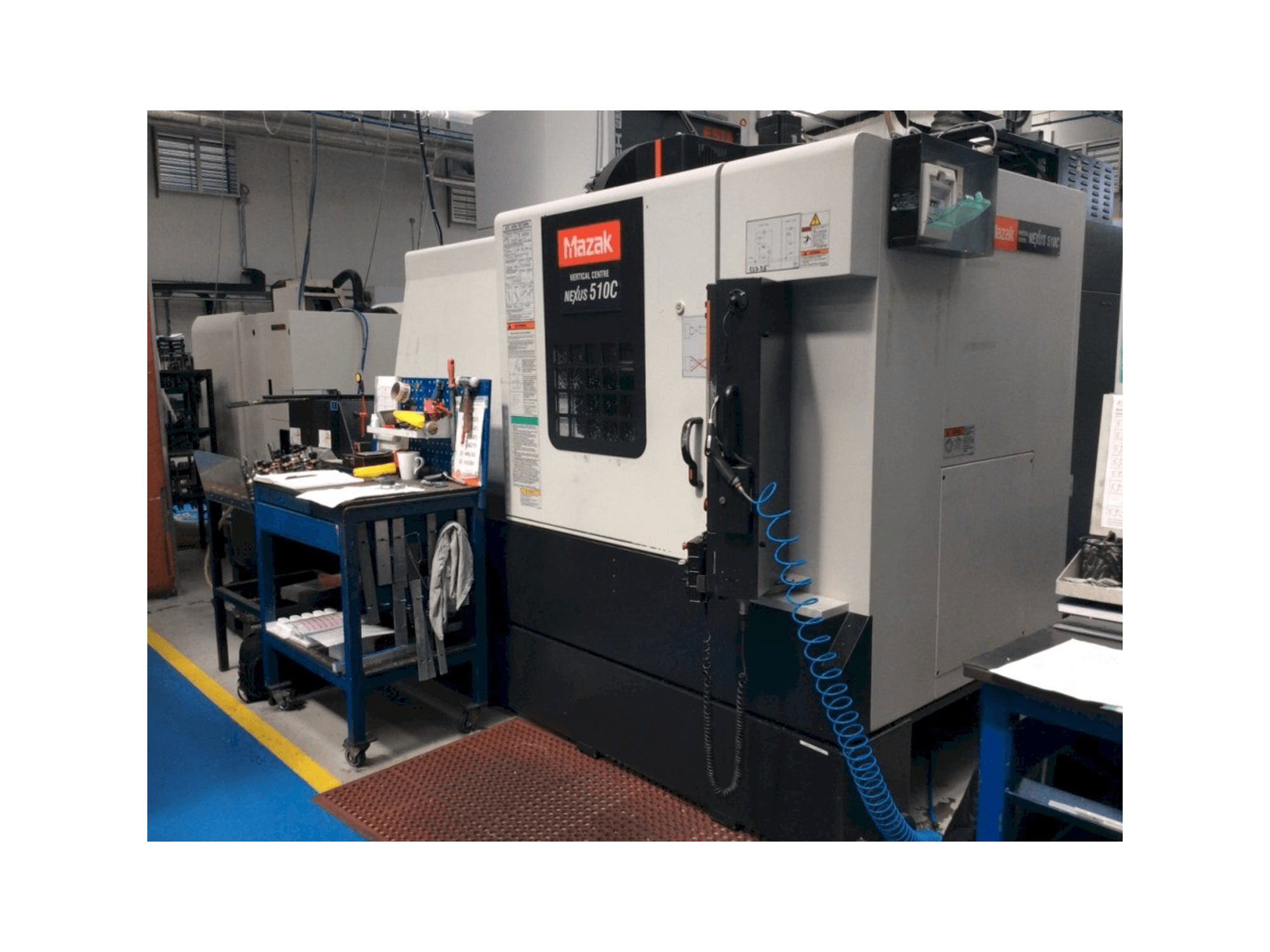Vista Frontal da Mazak Nexus VCN 510C máquina