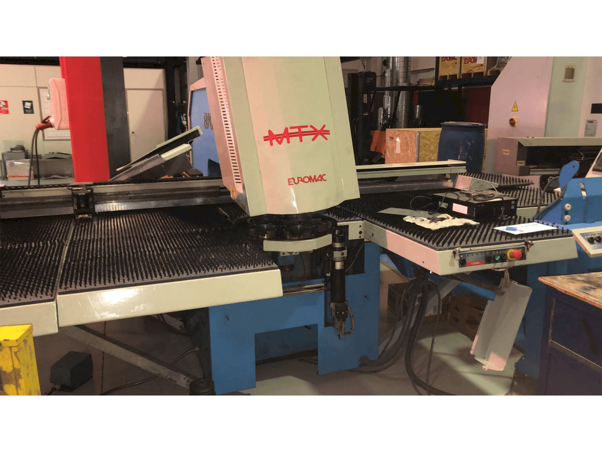 Vista Frontal da Euromac MTX 1250/30 - 2000 máquina