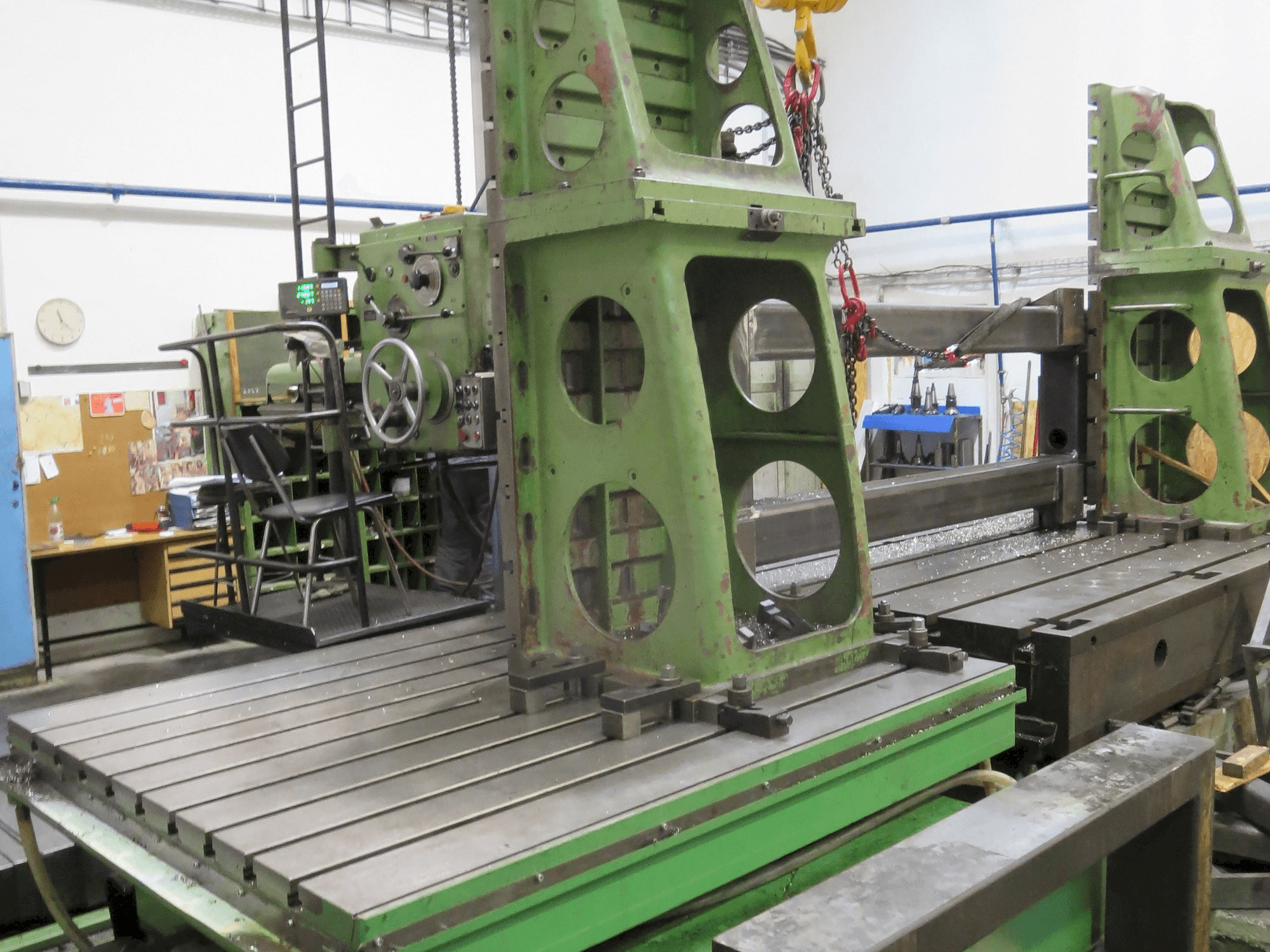 Vista Frontal da TOS HP 100 máquina