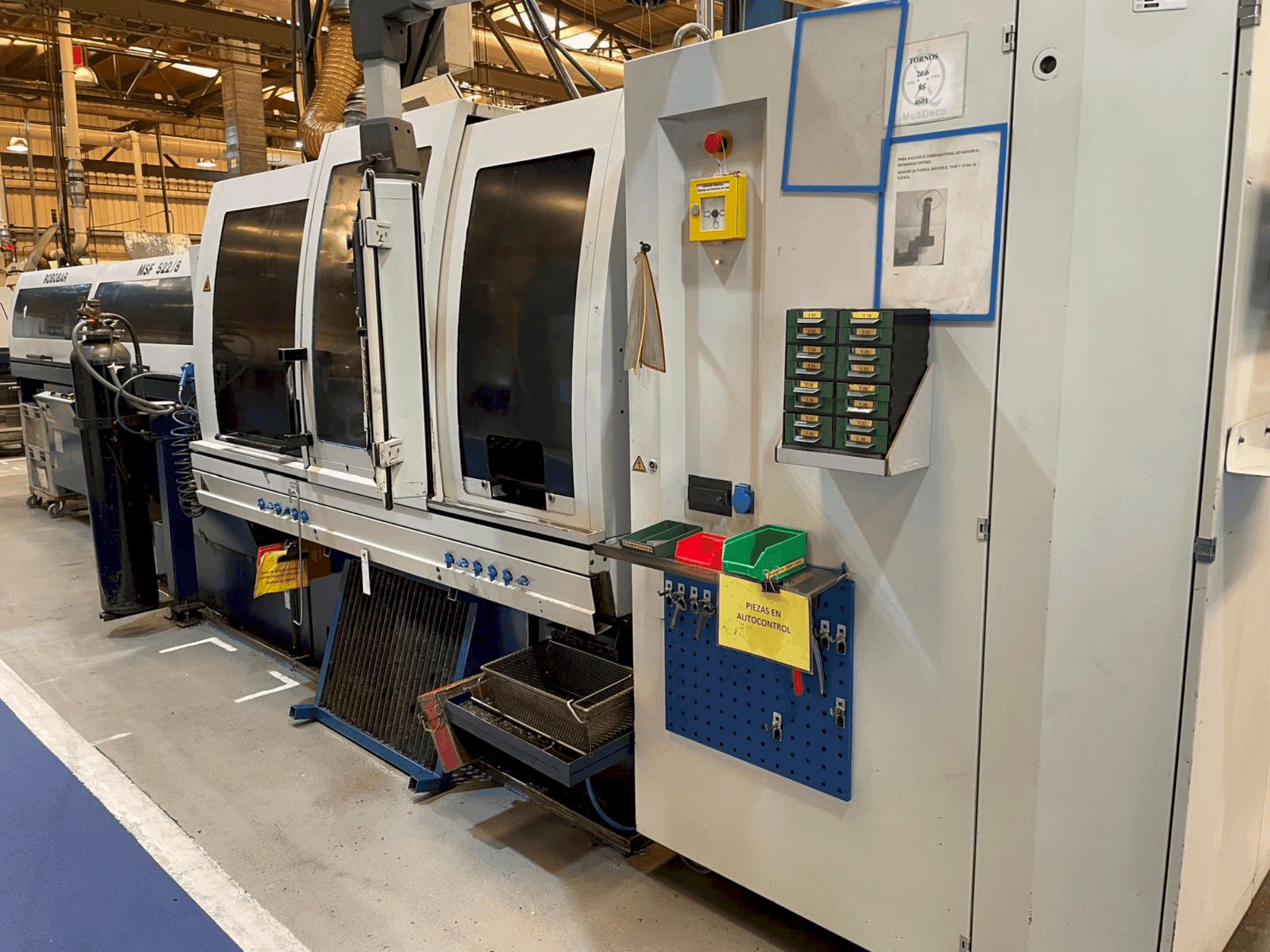 Vista Frontal da TORNOS MultiDeco 20-8b máquina