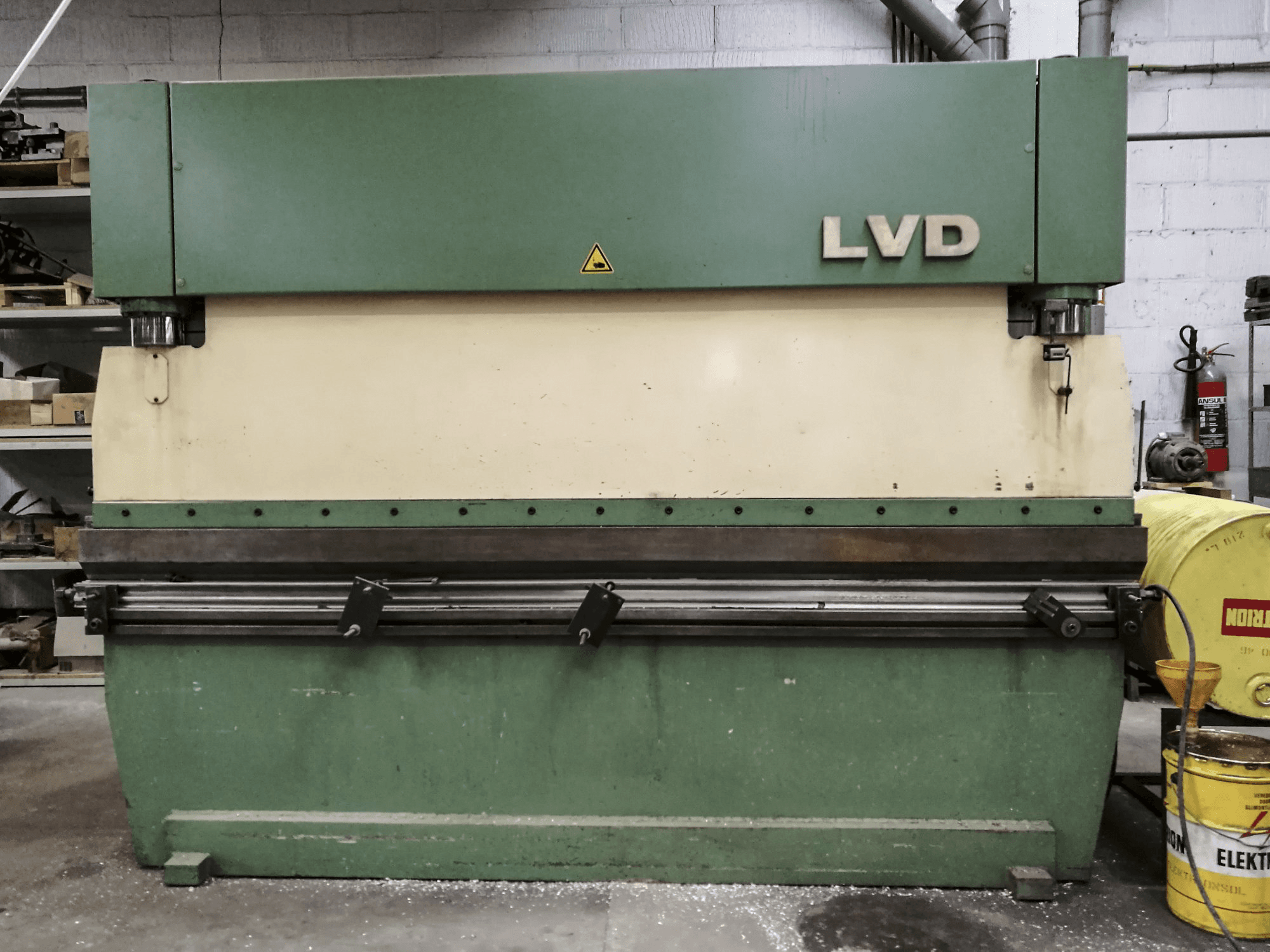 Vista Frontal da LVD PP 70/25-30 máquina