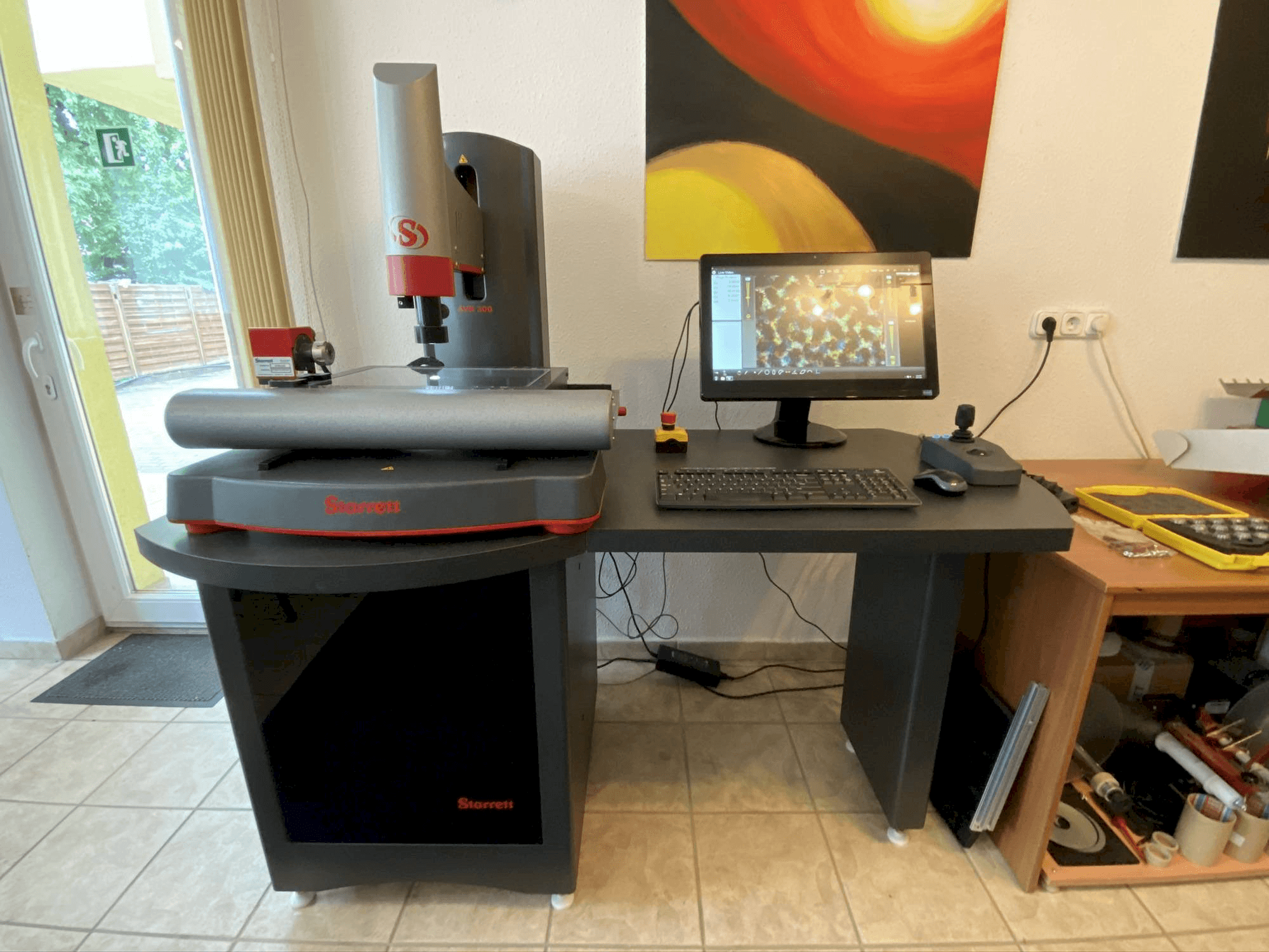 Vista Frontal da Starrett AVR 300 máquina