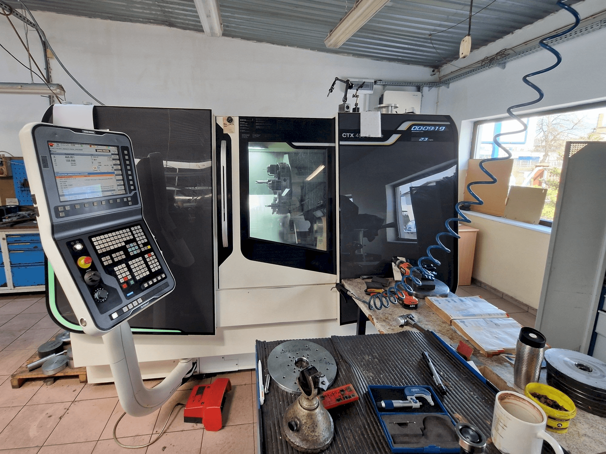 Vista Frontal da DMG MORI CTX 450 ecoline máquina