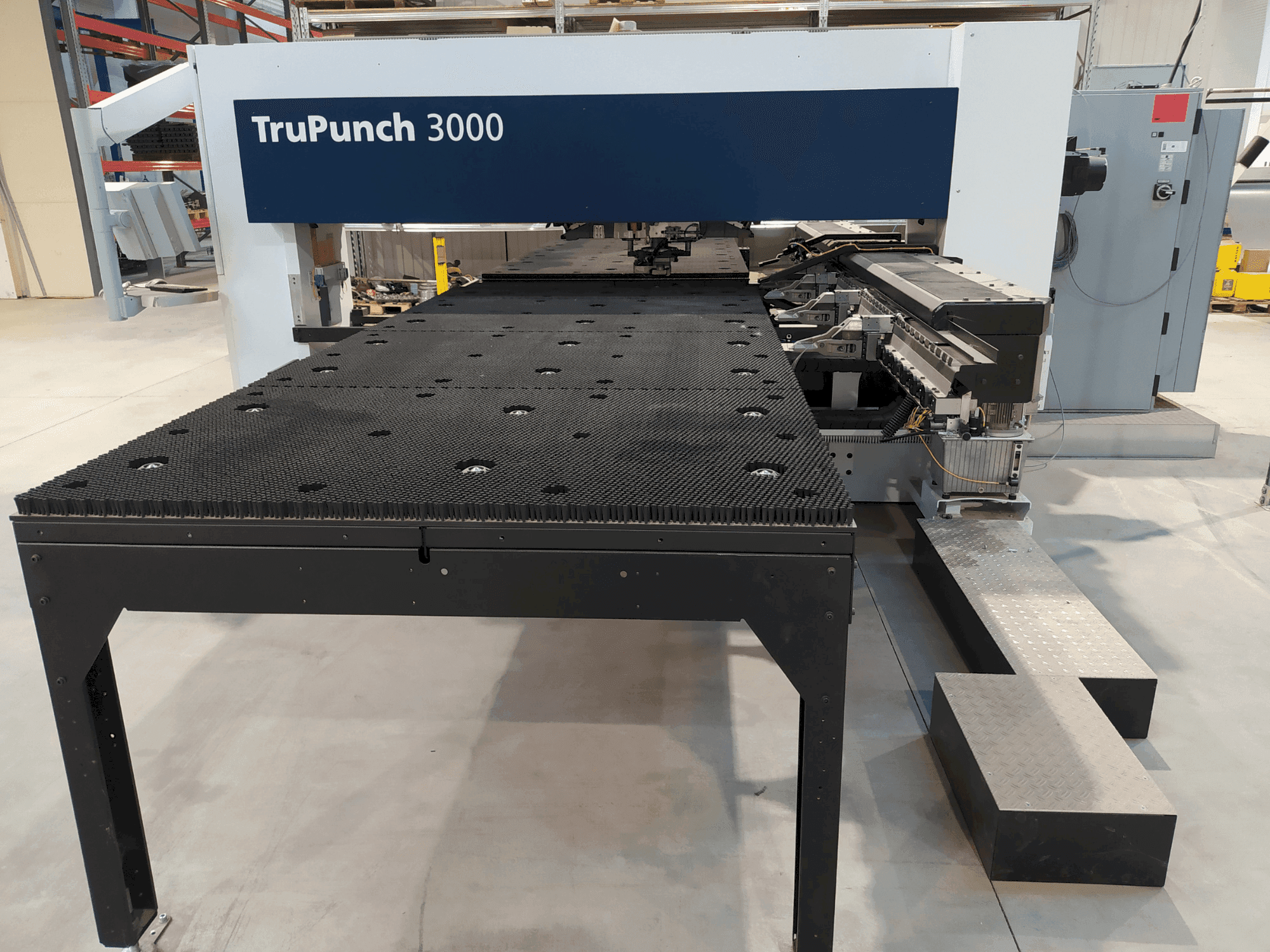 Vista Frontal da TRUMPF TruPunch 3000 máquina