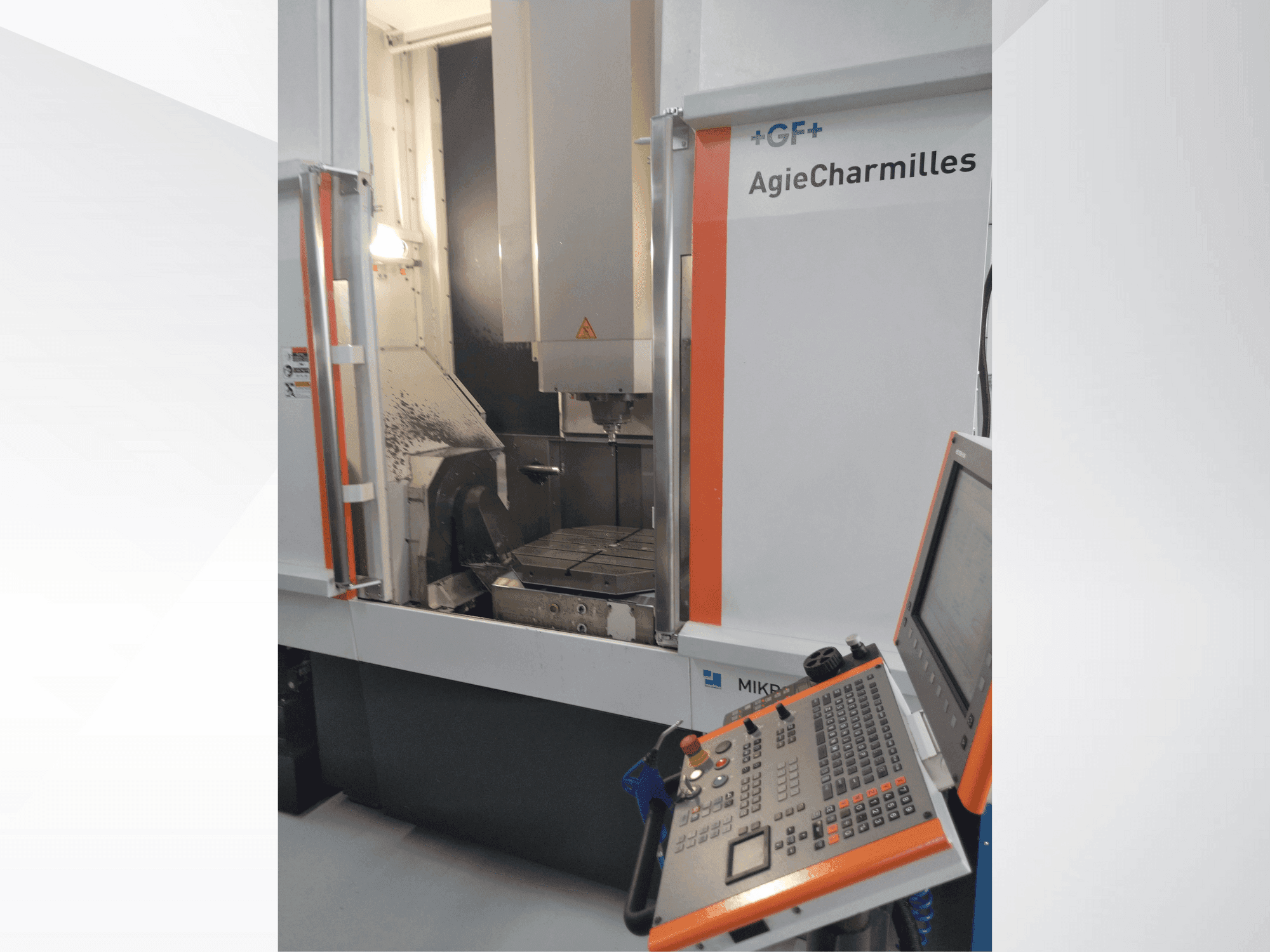 Vista Frontal da MIKRON UCP 800 Duro máquina