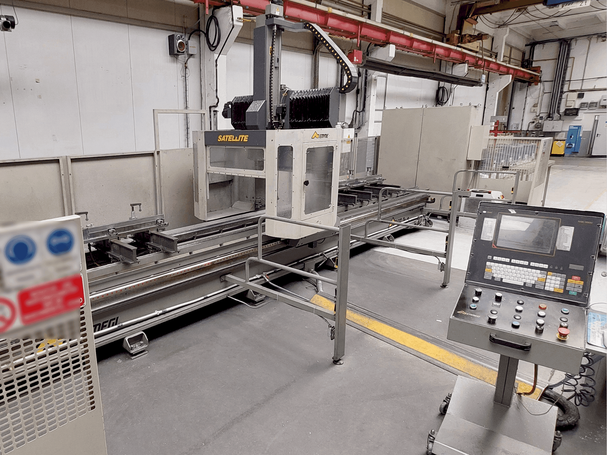 Vista Frontal da Emmegi Satellite TU6.5 máquina