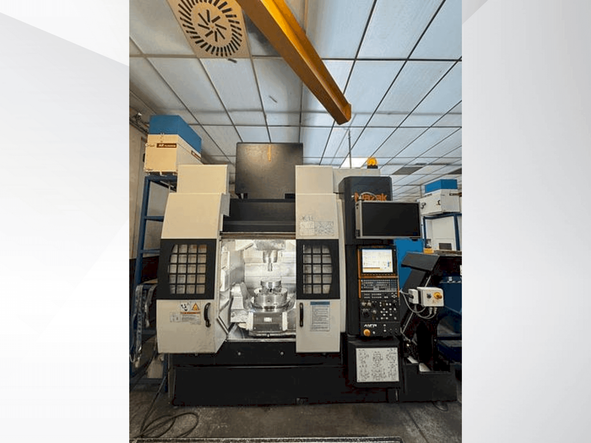 Vista Frontal da Mazak Variaxis 630-5X T máquina