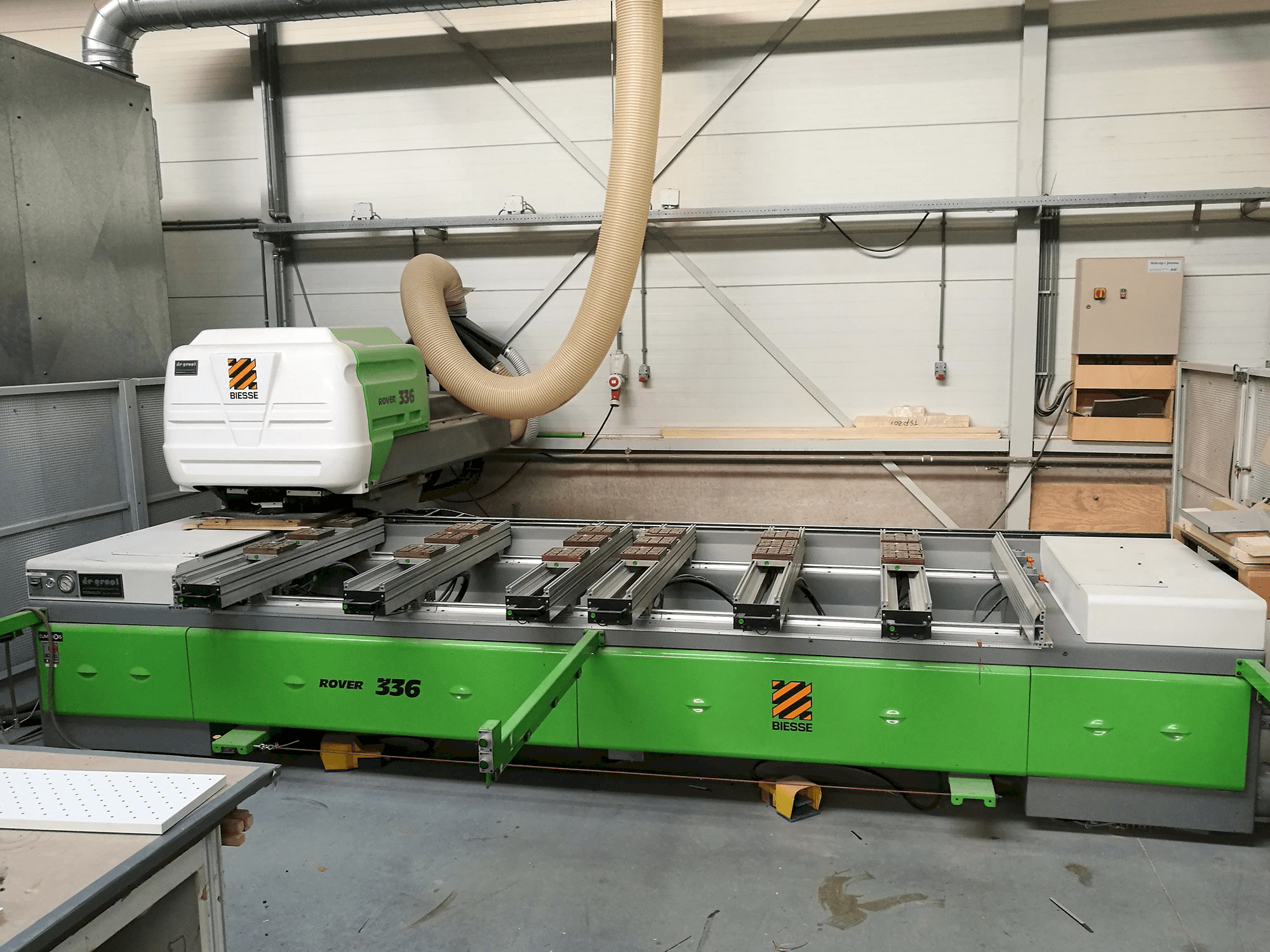 Vista Frontal da BIESSE ROVER 336 máquina