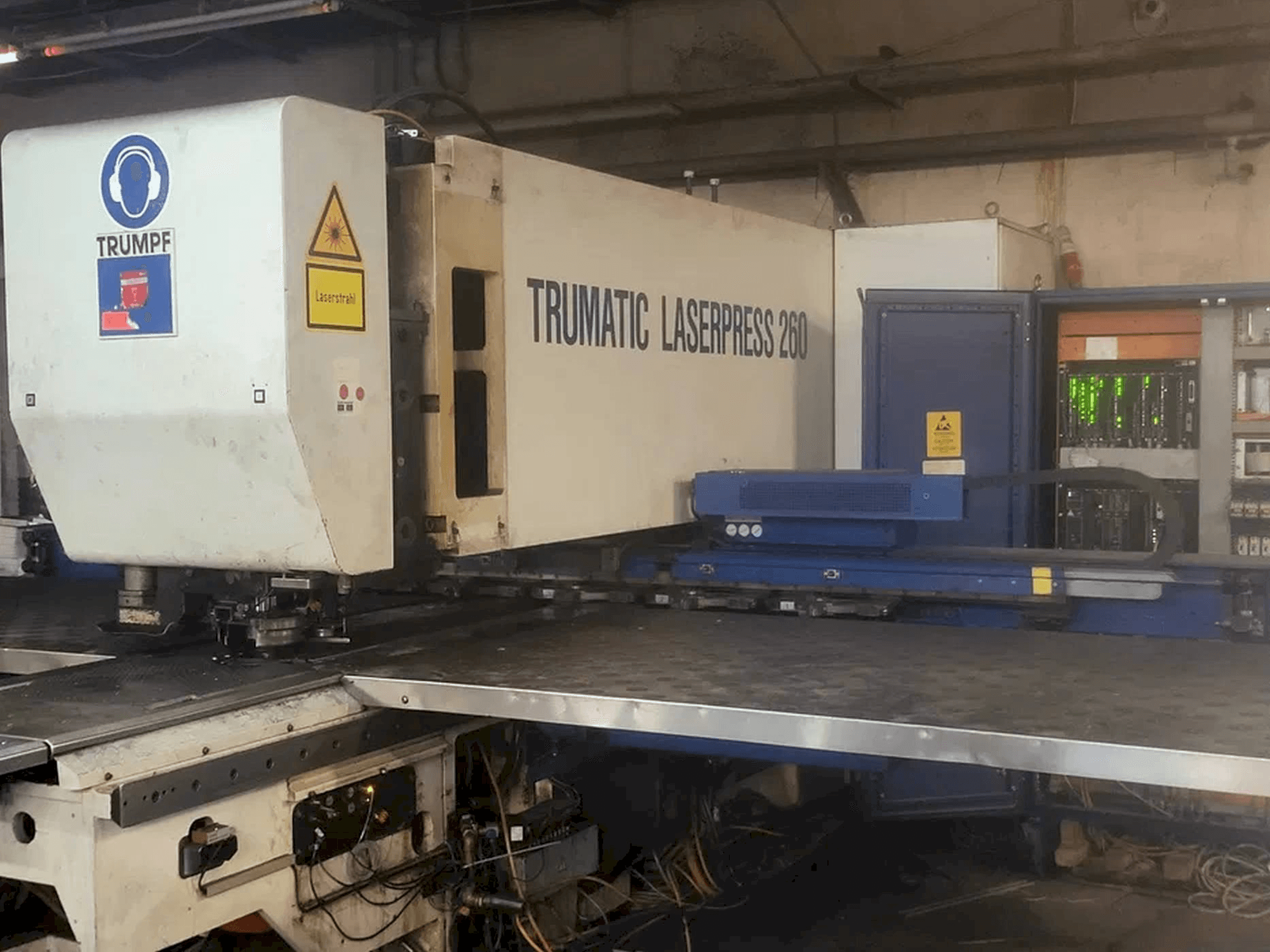 Vista Frontal da Trumpf Trumatic 260 máquina