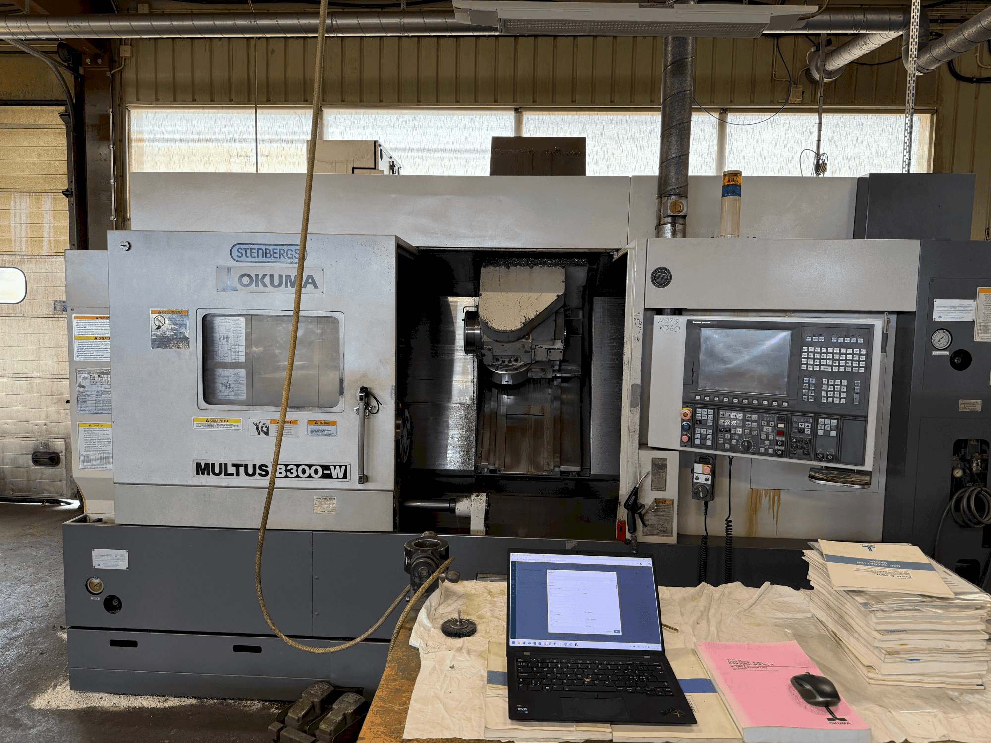Vista Frontal da Okuma Multus B300-W máquina
