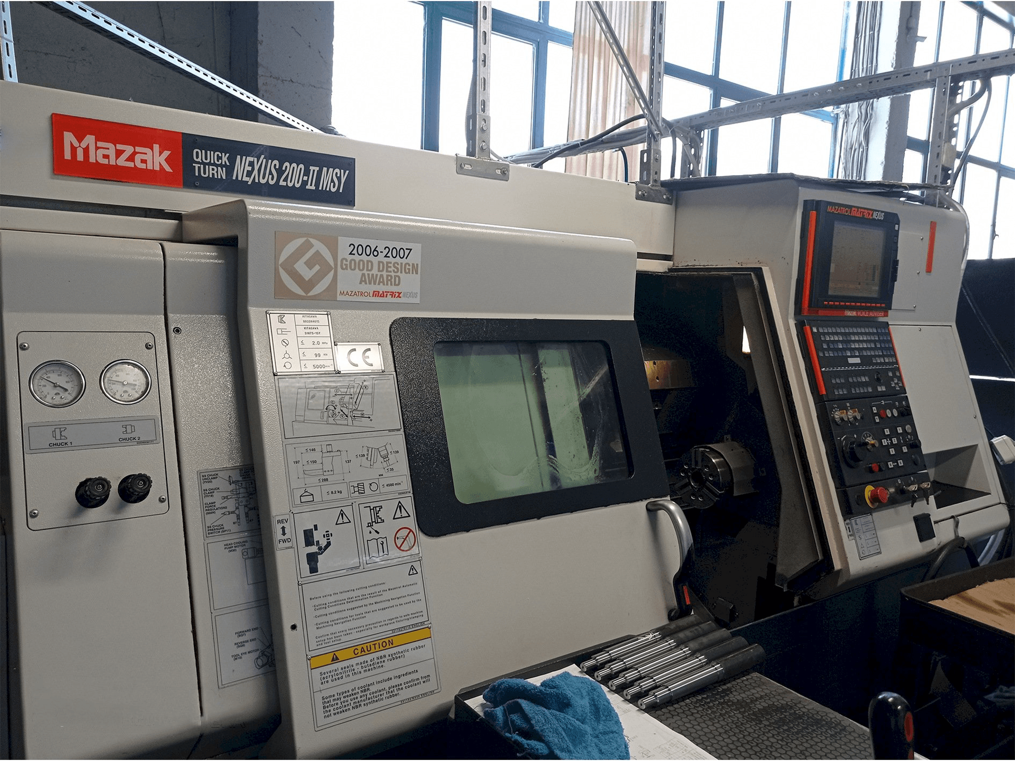 Vista Frontal da Mazak Quick Turn Nexus 200-II MSY máquina