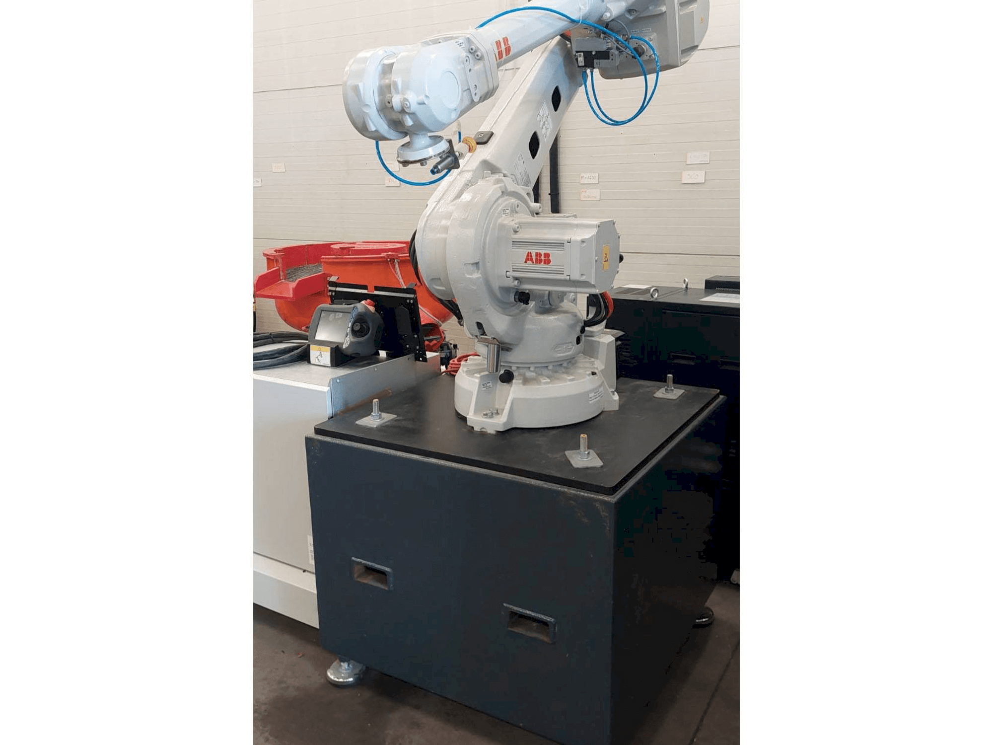 Vista Frontal da ABB IRB 4600 máquina